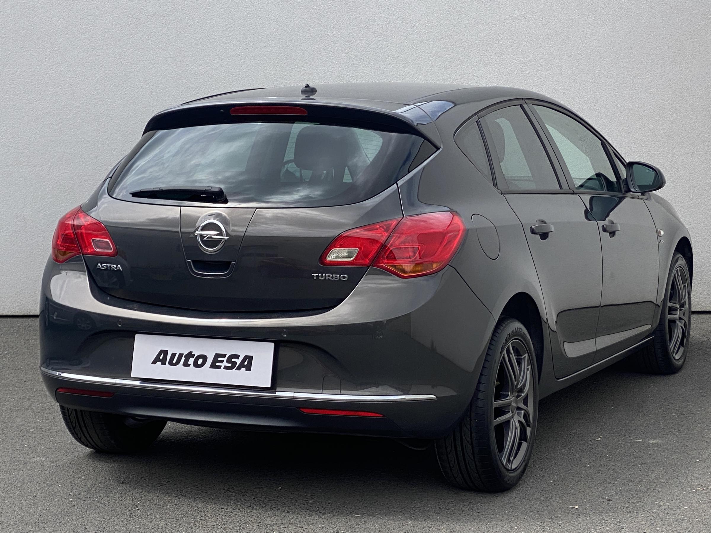 Opel Astra, 2013 - pohled č. 4