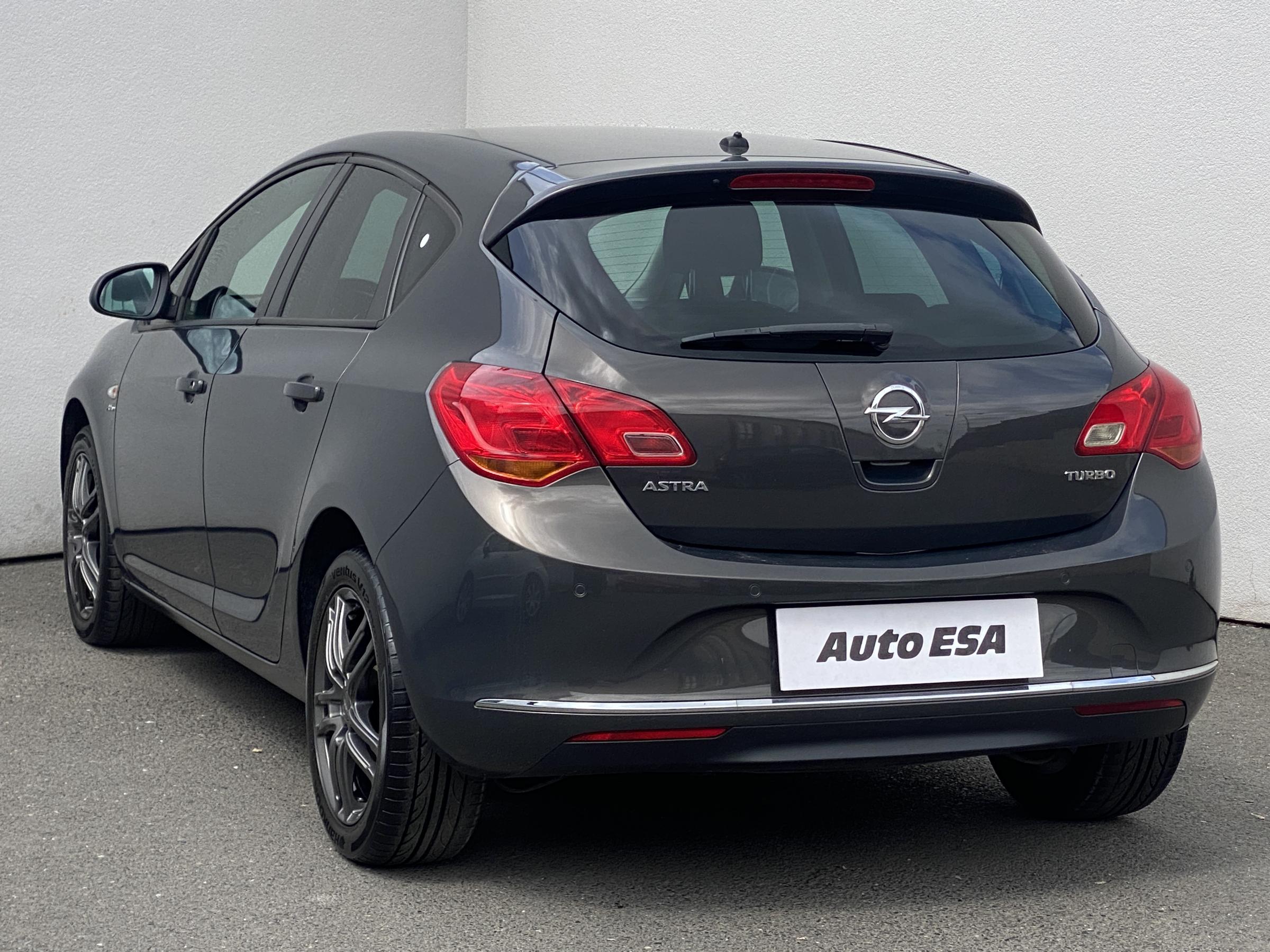 Opel Astra, 2013 - pohled č. 6