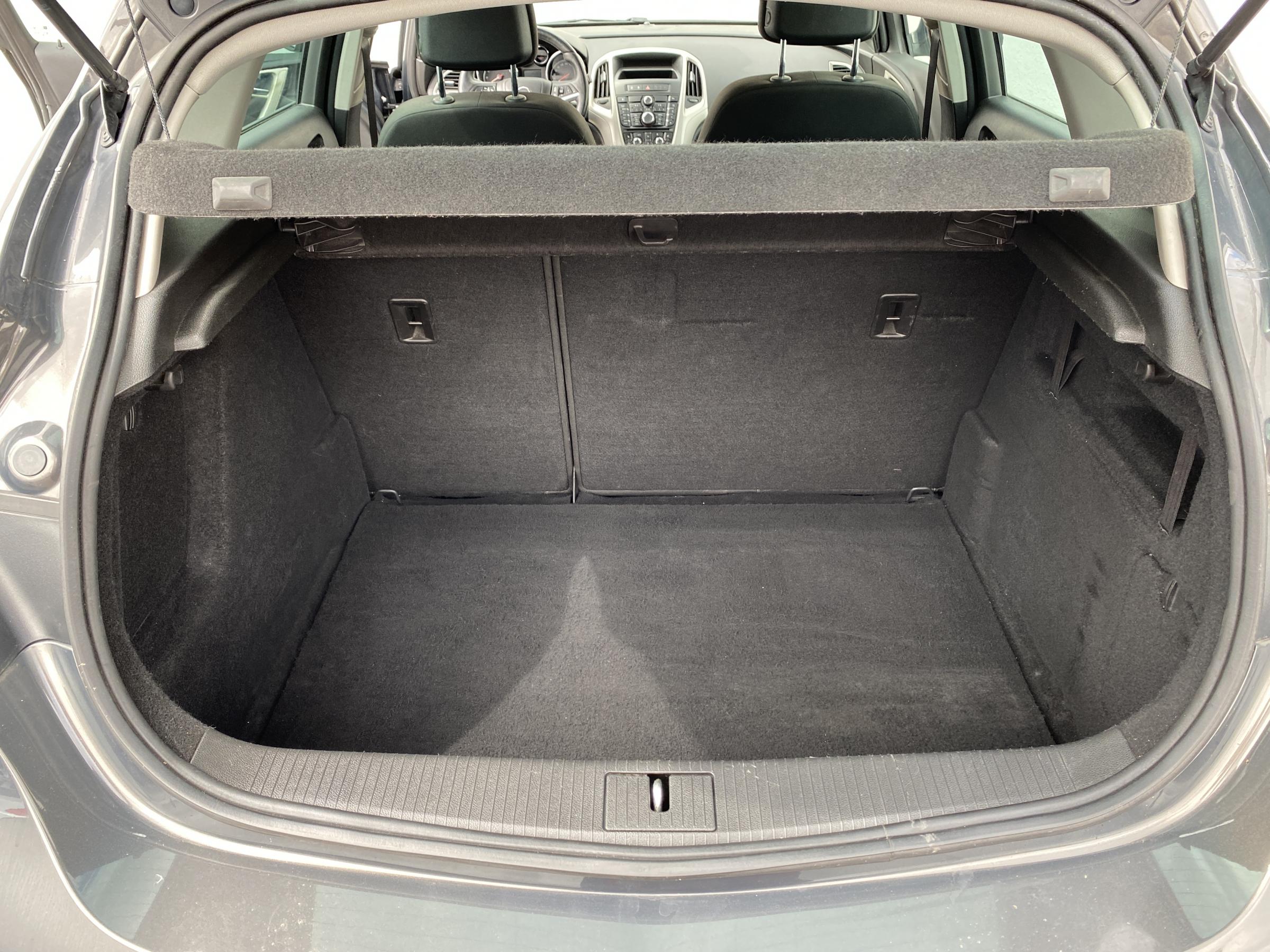 Opel Astra, 2013 - pohled č. 7