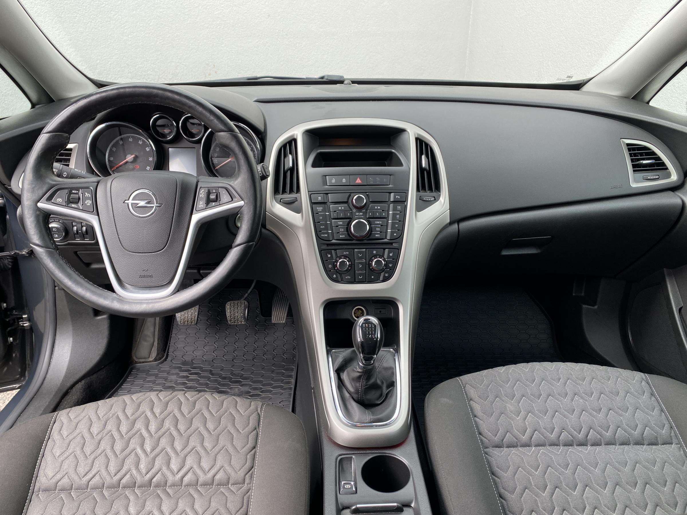 Opel Astra, 2013 - pohled č. 8