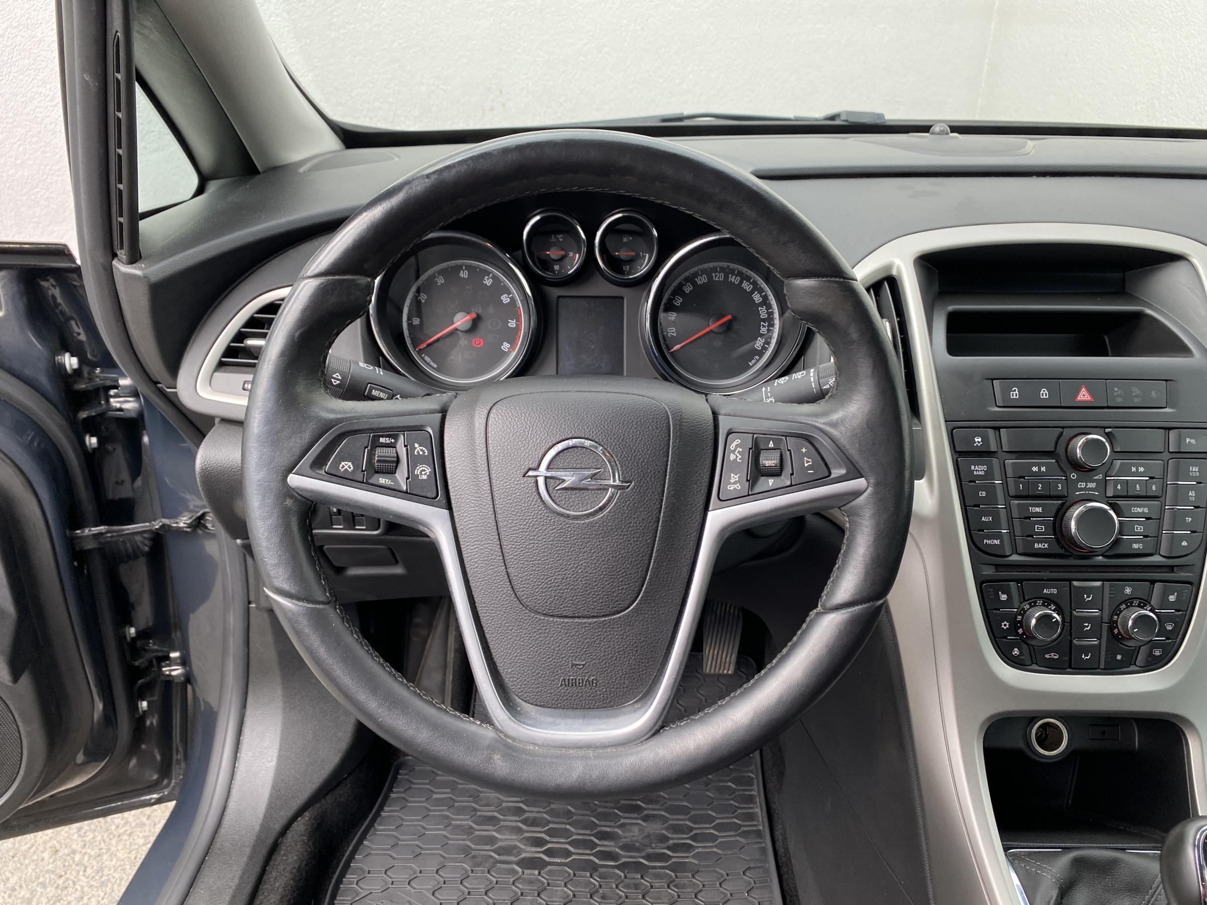 Opel Astra, 2013 - pohled č. 9