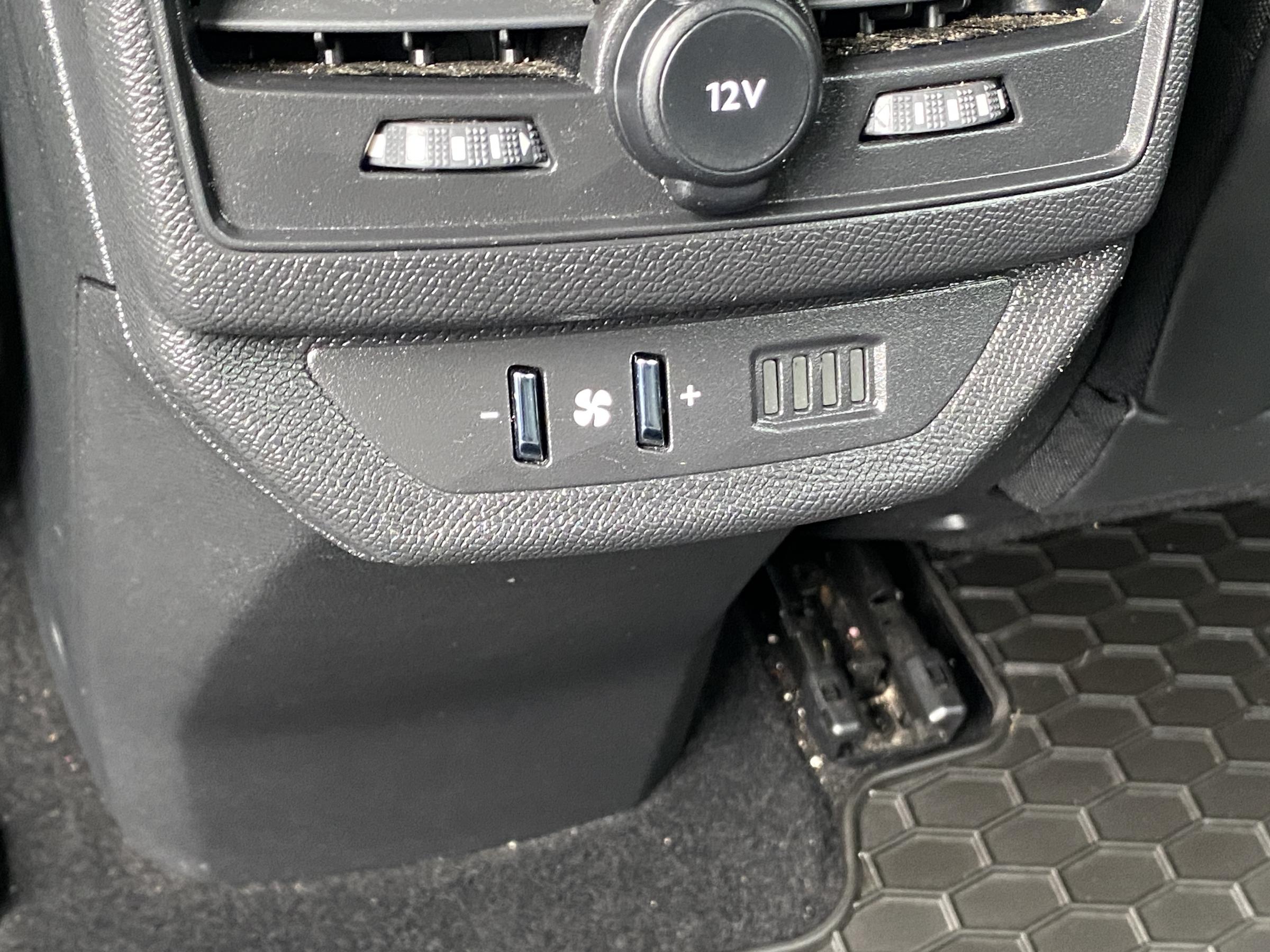 Peugeot 5008, 2021 - pohled č. 11