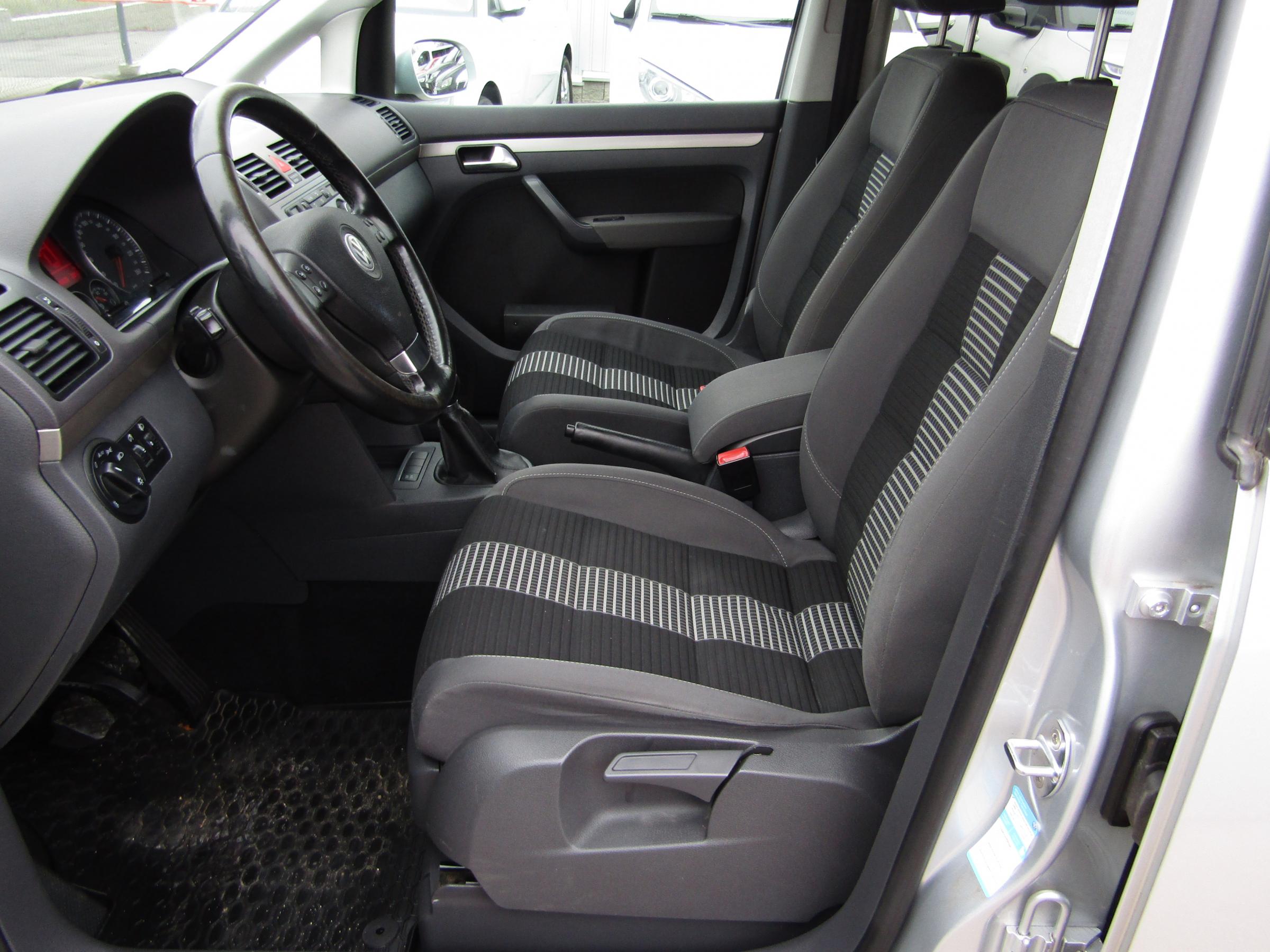 Volkswagen Touran, 2009 - pohled č. 10