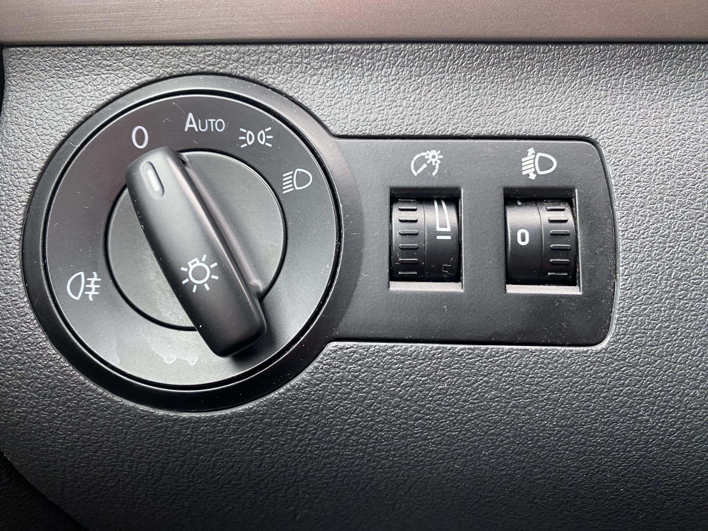 Volkswagen Touran, 2009 - pohled č. 14