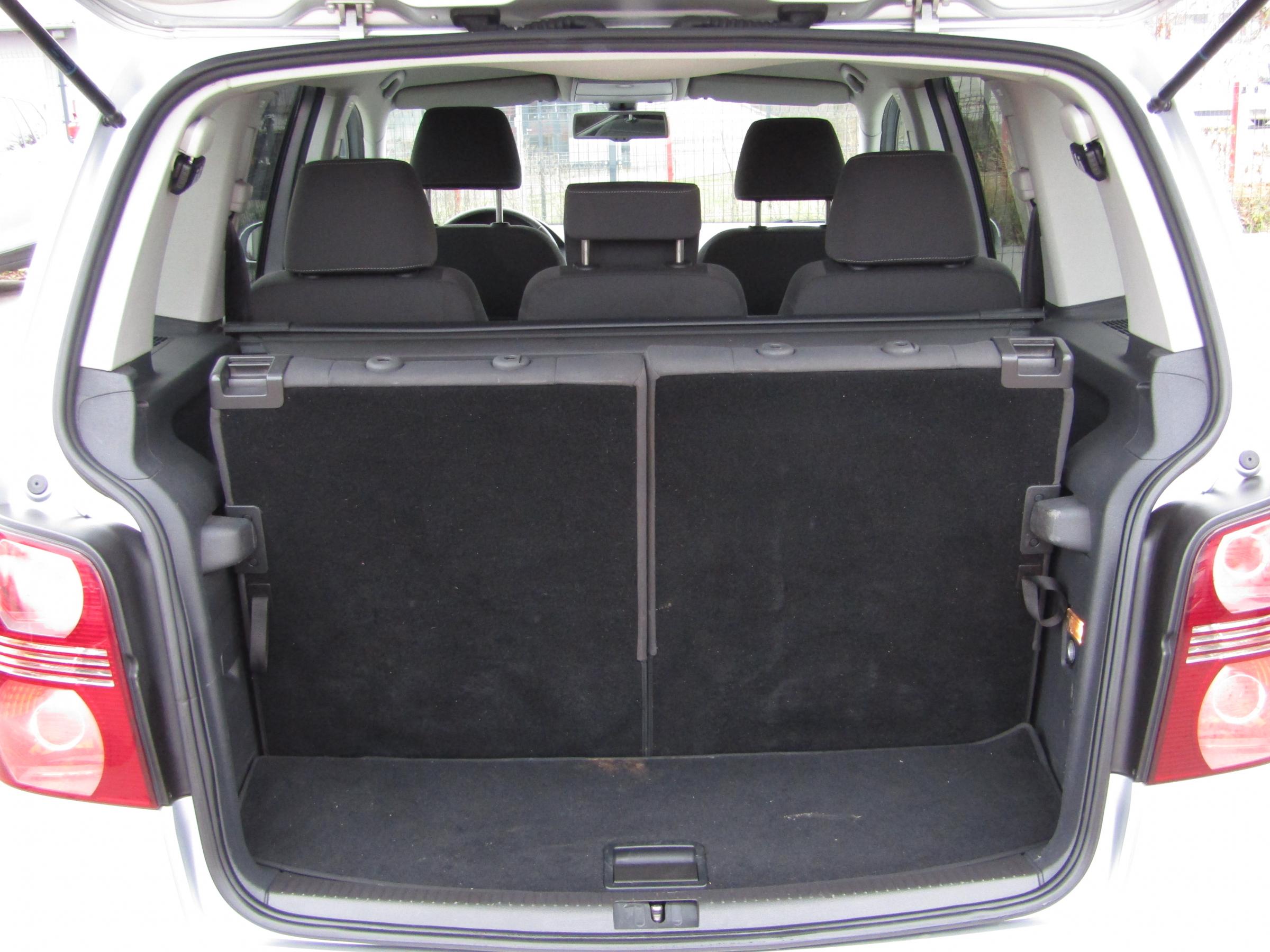 Volkswagen Touran, 2009 - pohled č. 8