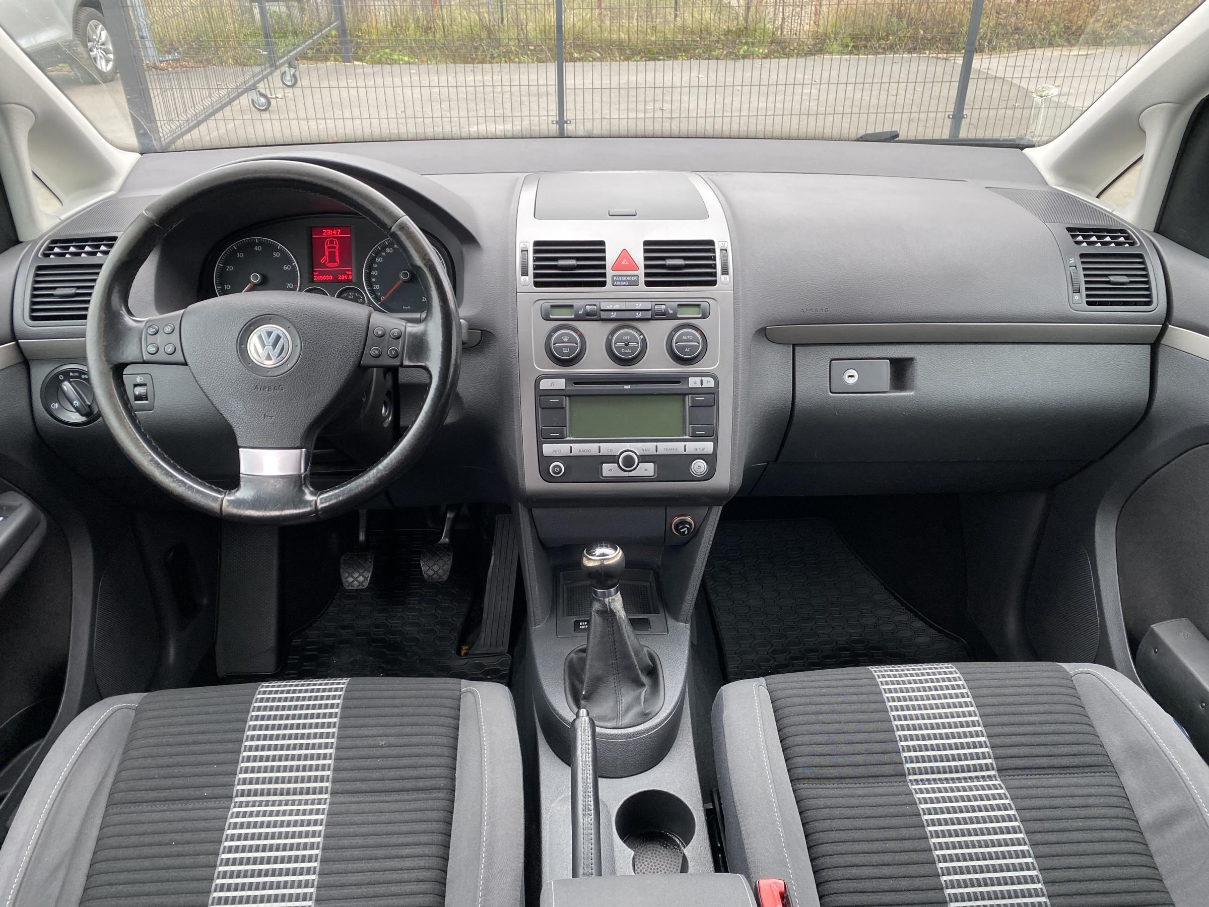 Volkswagen Touran, 2009 - pohled č. 9