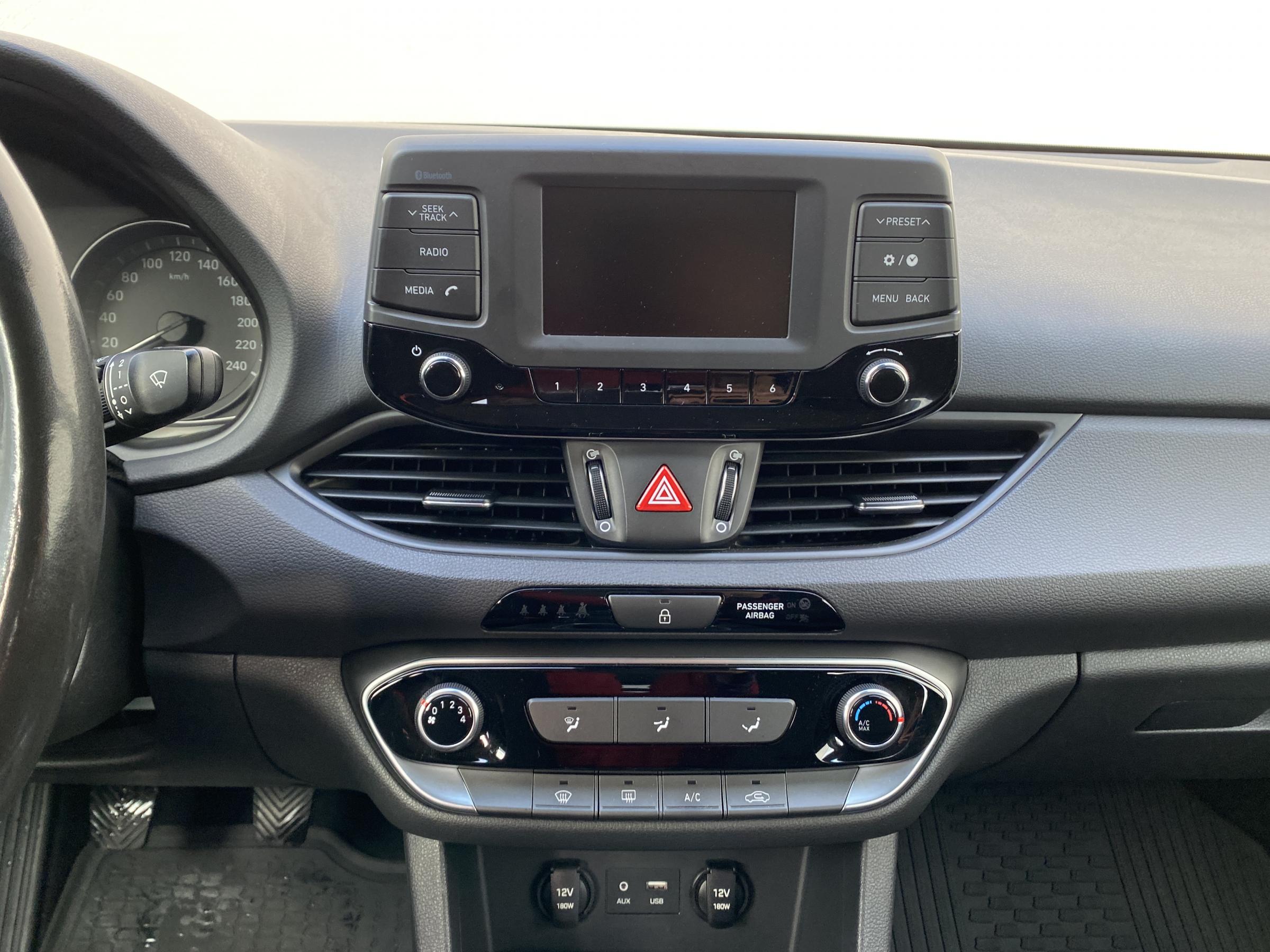 Hyundai i30, 2018 - pohled č. 12