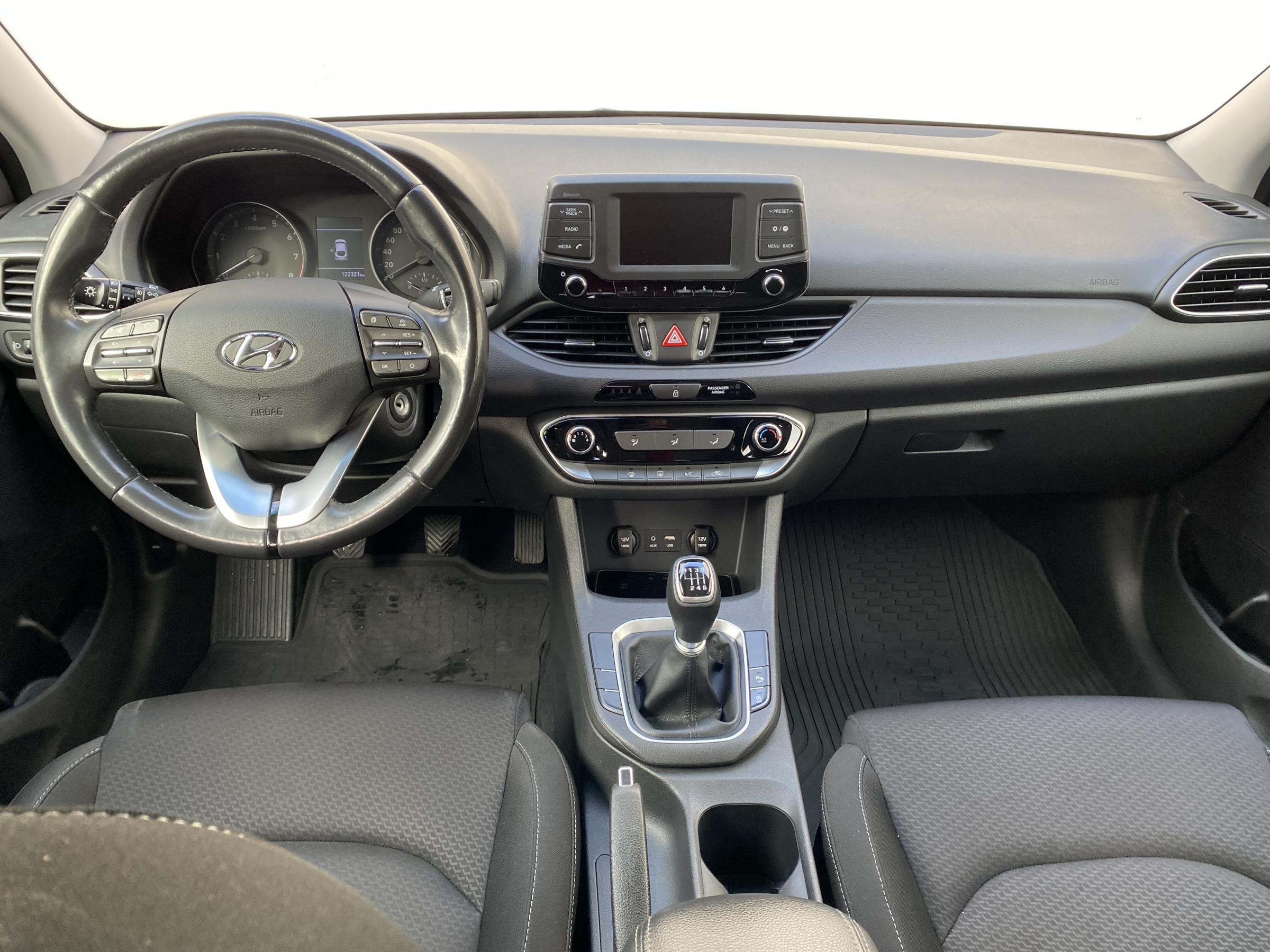 Hyundai i30, 2018 - pohled č. 8