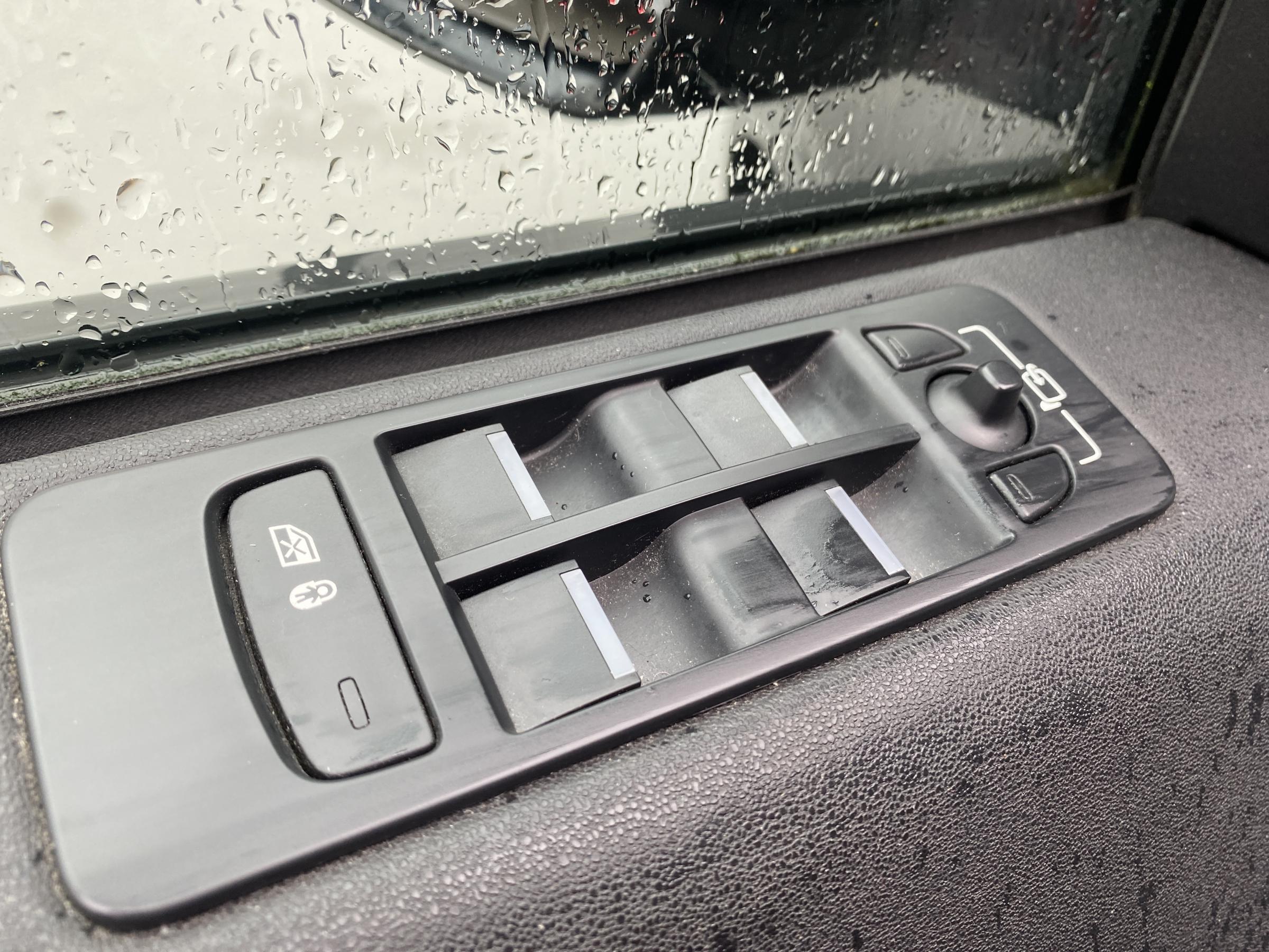 Land Rover Discovery Sport, 2017 - pohled č. 12