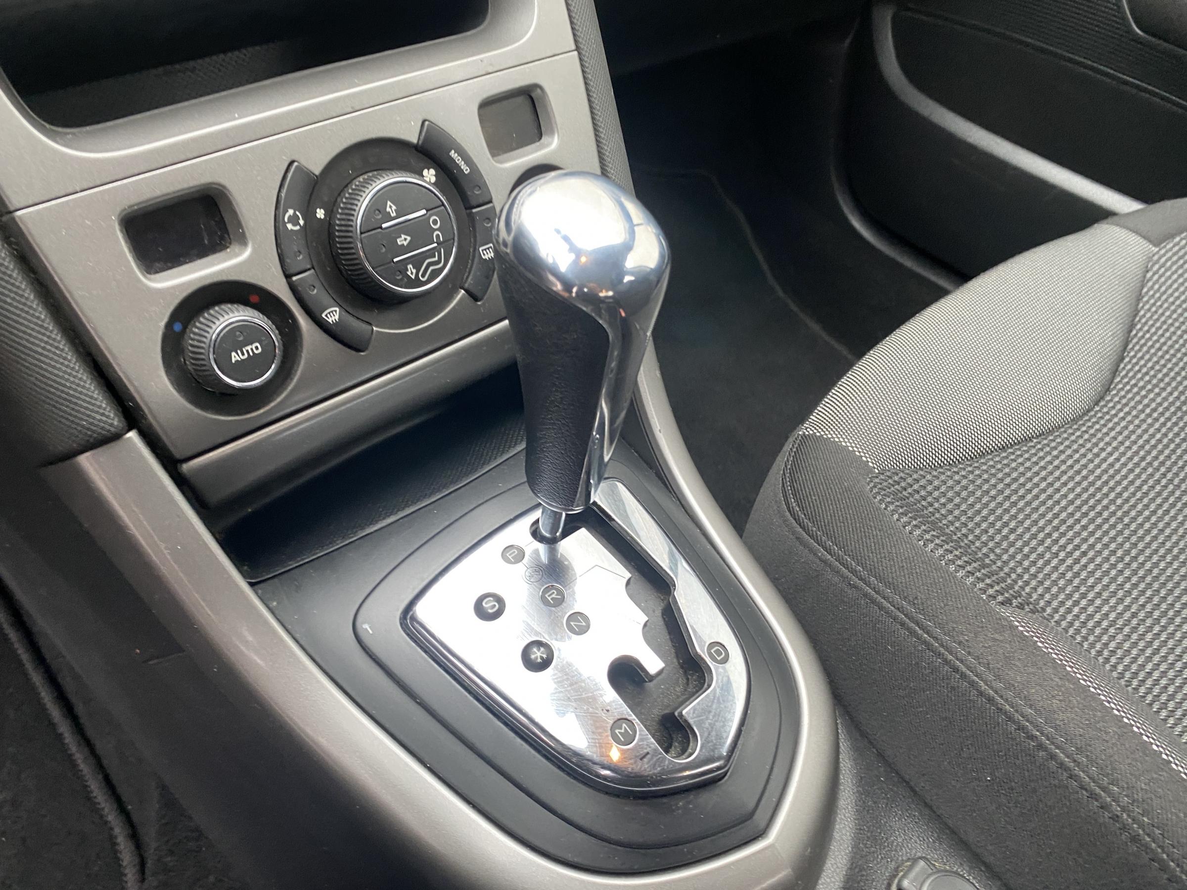 Peugeot 308, 2011 - pohled č. 15