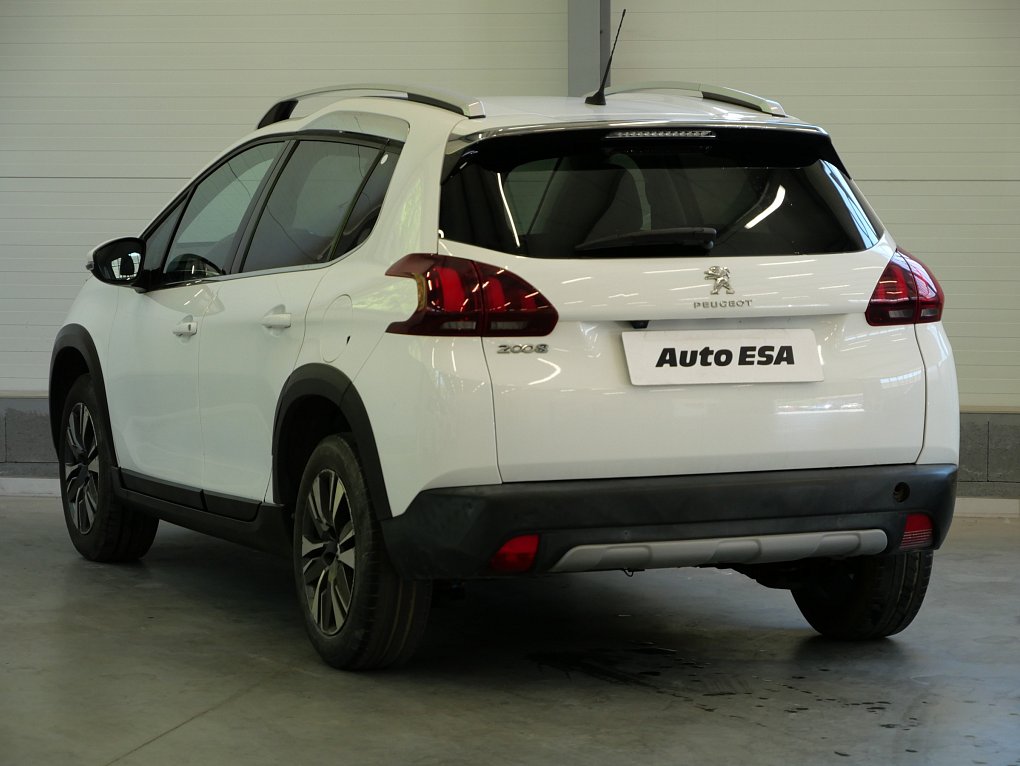 Peugeot 2008 1.2 i 