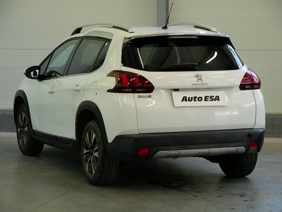Peugeot 2008 1.2 i 