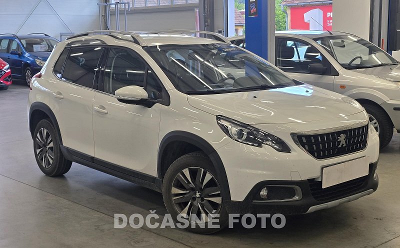 Peugeot 2008 1.2i 
