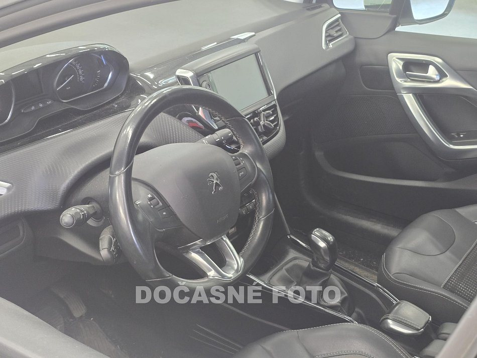 Peugeot 2008 1.2i 