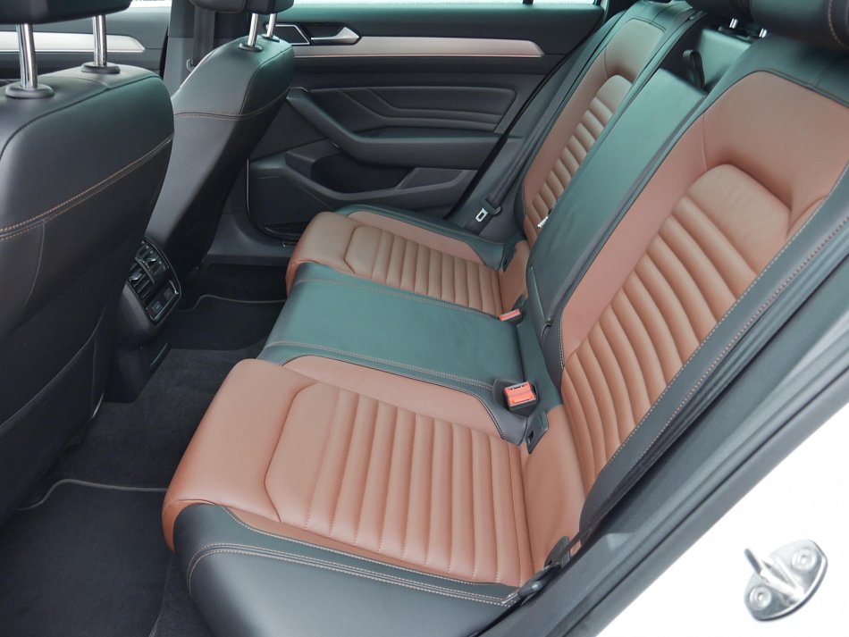 Volkswagen Passat 2.0TDi Elegance