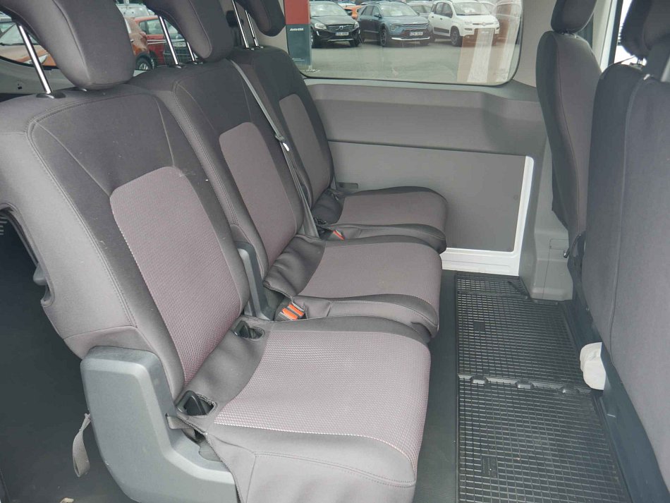 Volkswagen Transporter 2.0TDi  L2 6míst
