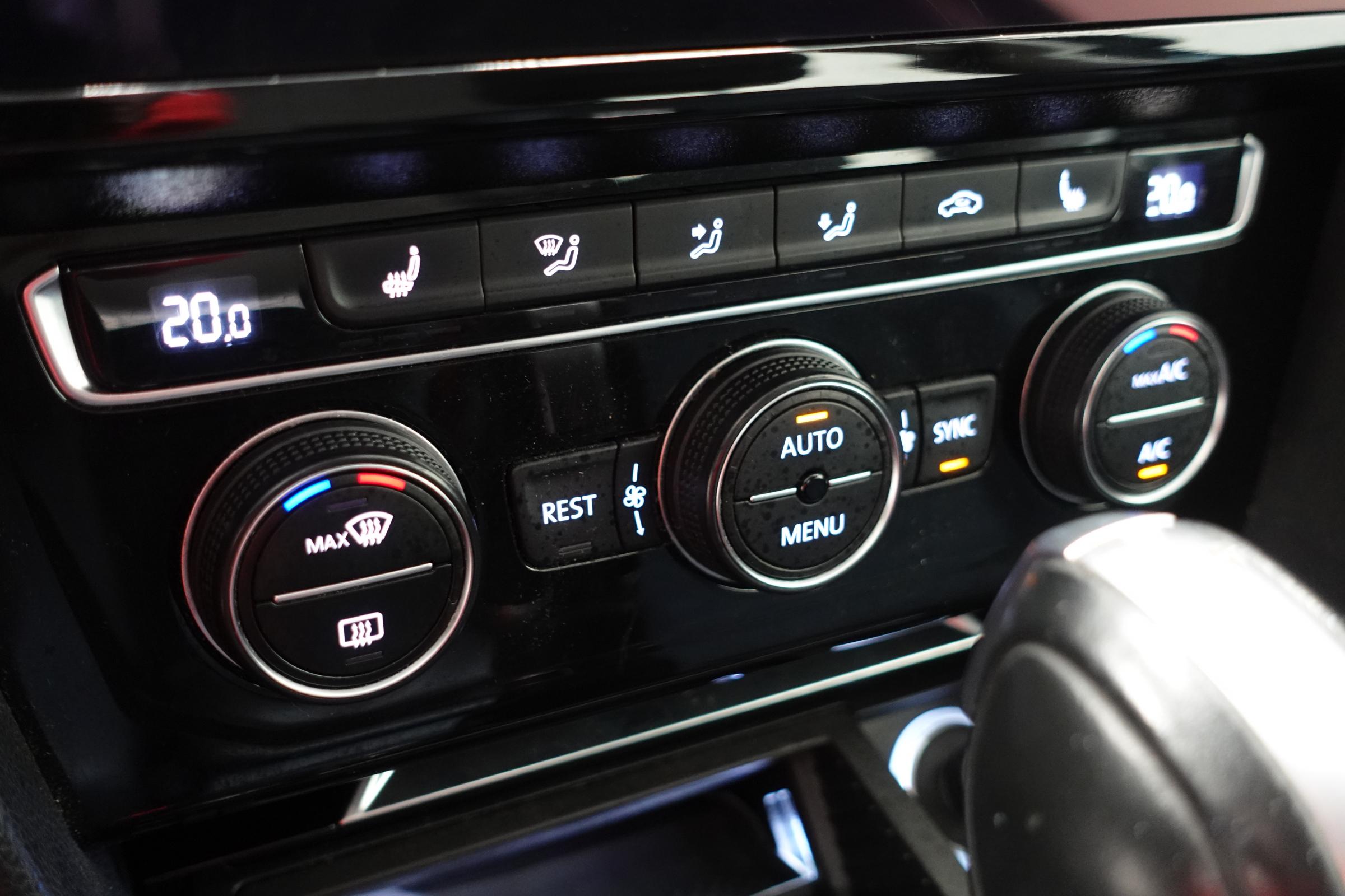 Volkswagen Passat, 2018 - pohled č. 20