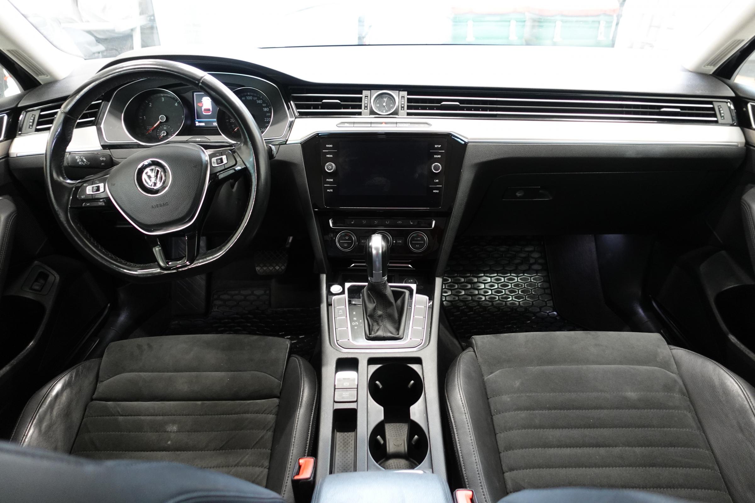 Volkswagen Passat, 2018 - pohled č. 8