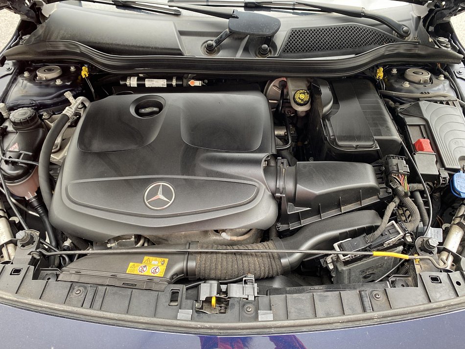 Mercedes-Benz GLA 2.0  250 4M