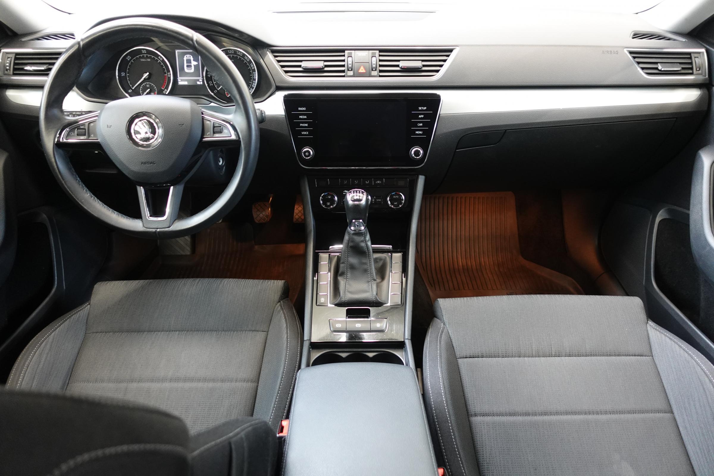 Škoda Superb III, 2018 - pohled č. 8