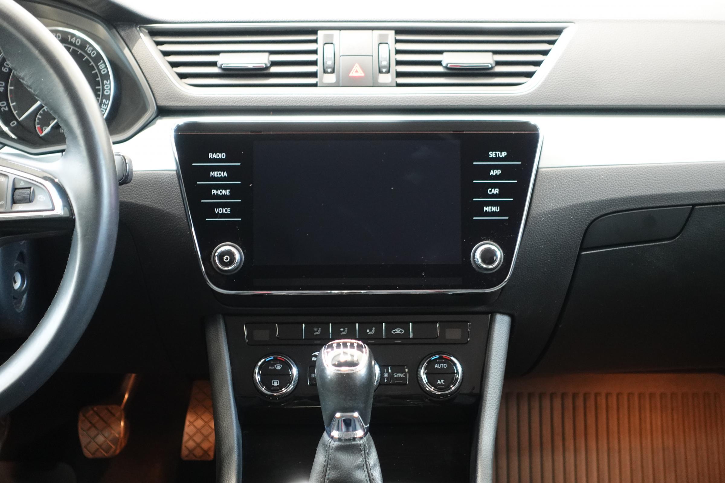 Škoda Superb III, 2018 - pohled č. 9