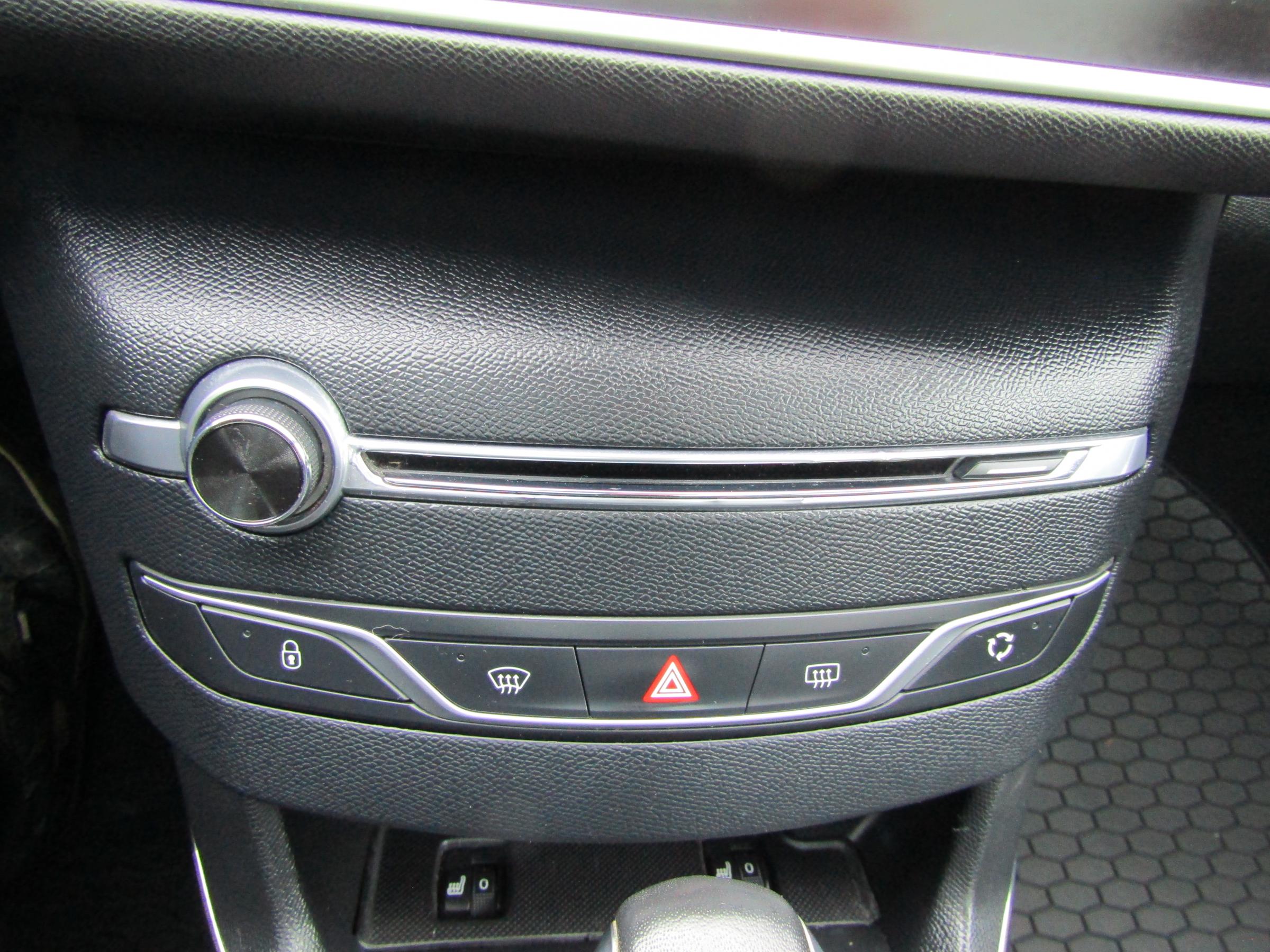 Peugeot 308, 2015 - pohled č. 15