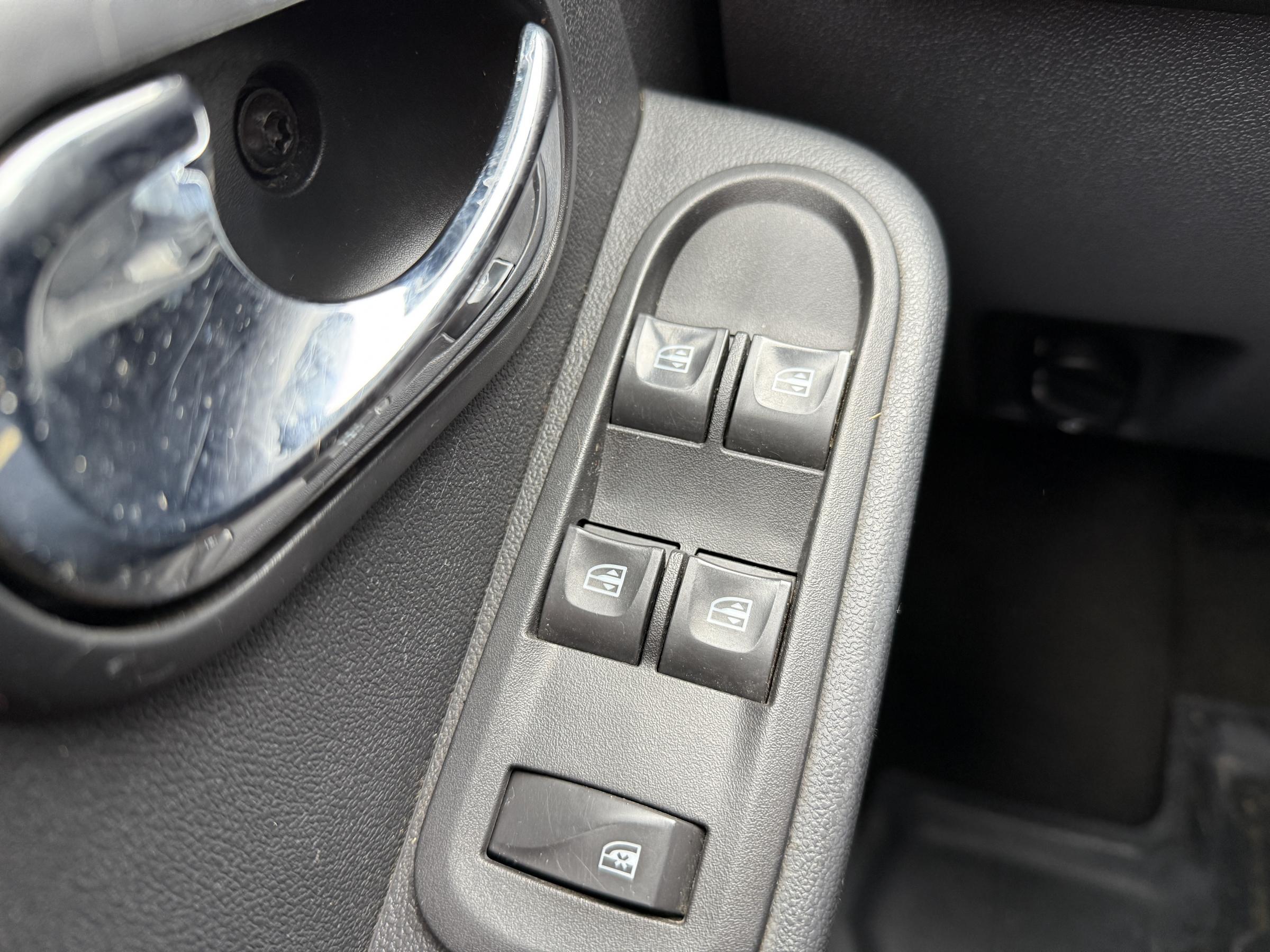 Dacia Duster, 2014 - pohled č. 11