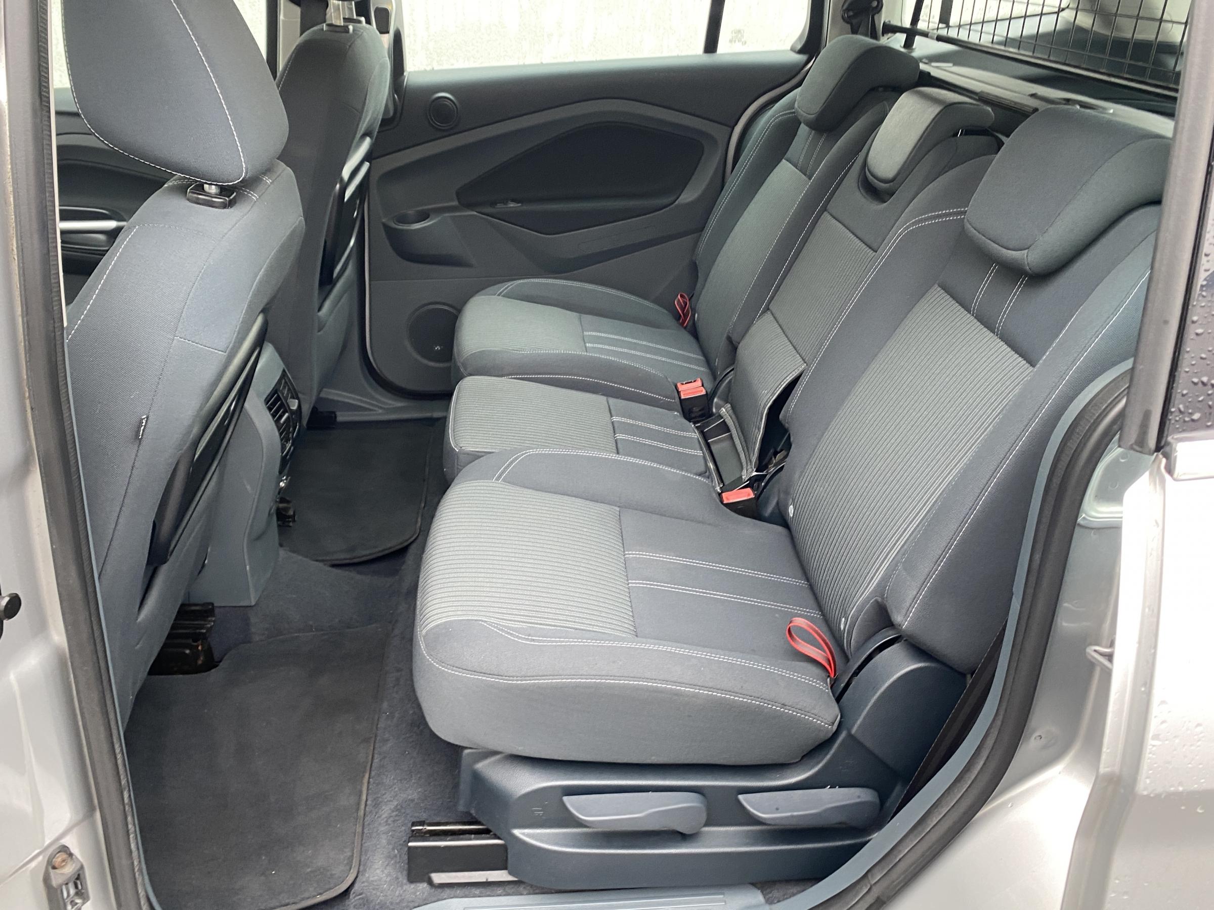 Ford Grand C-MAX, 2011 - pohled č. 10