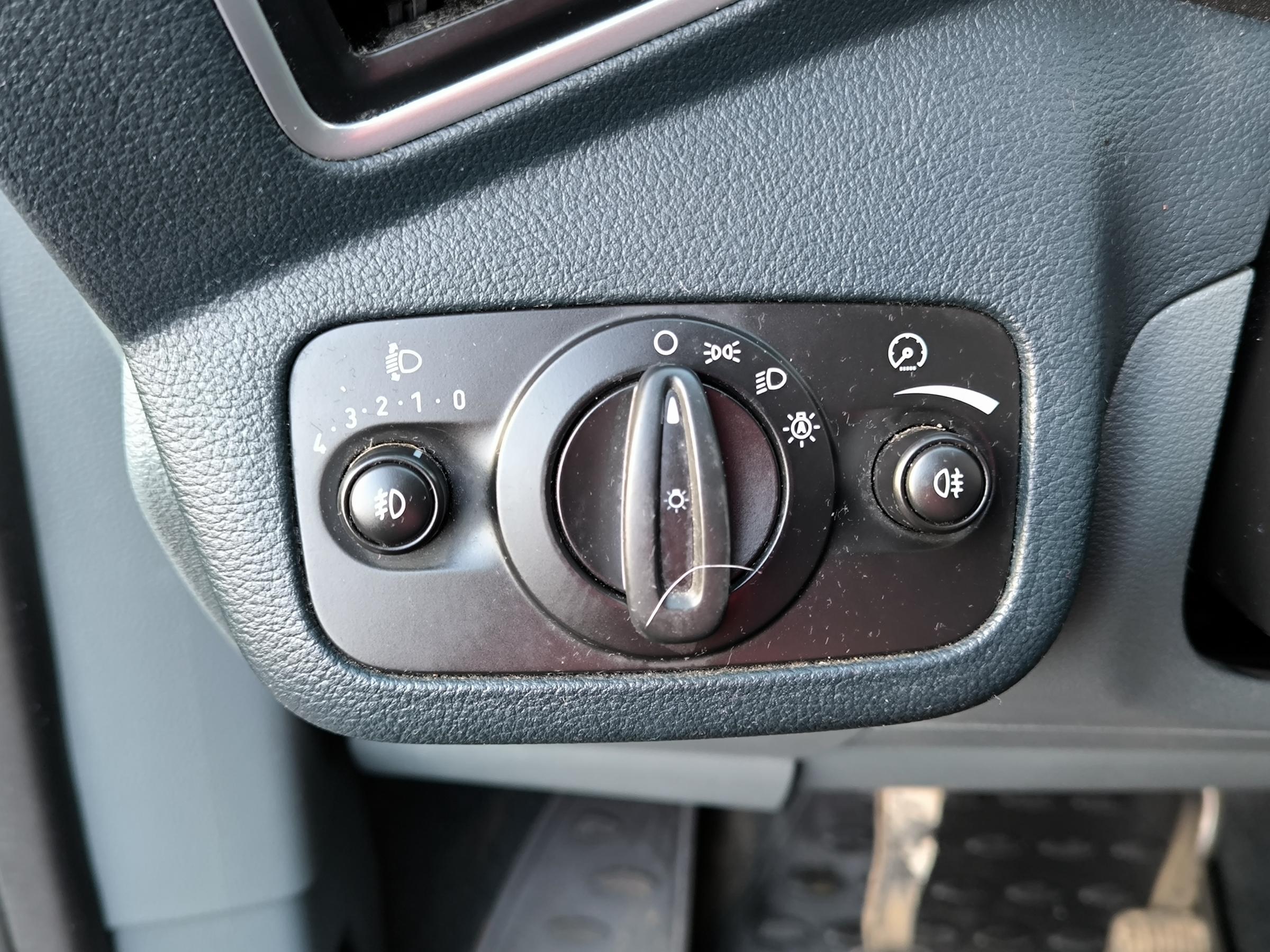 Ford C-MAX, 2012 - pohled č. 16