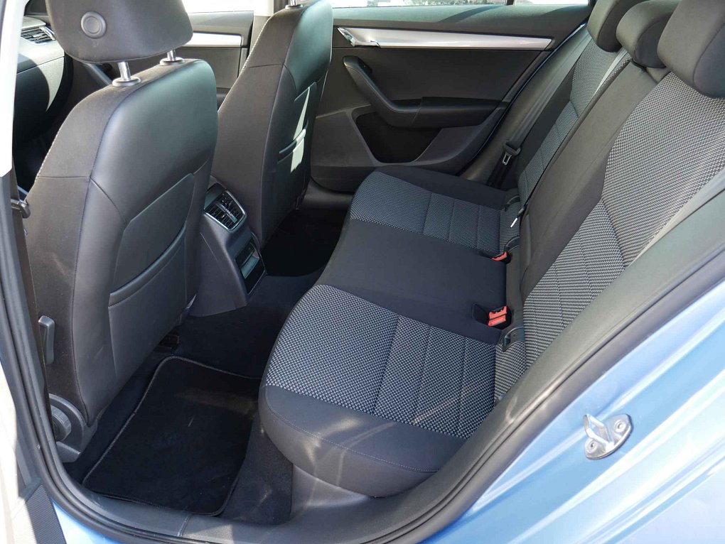 Škoda Octavia III 2.0TDi Ambition DSG