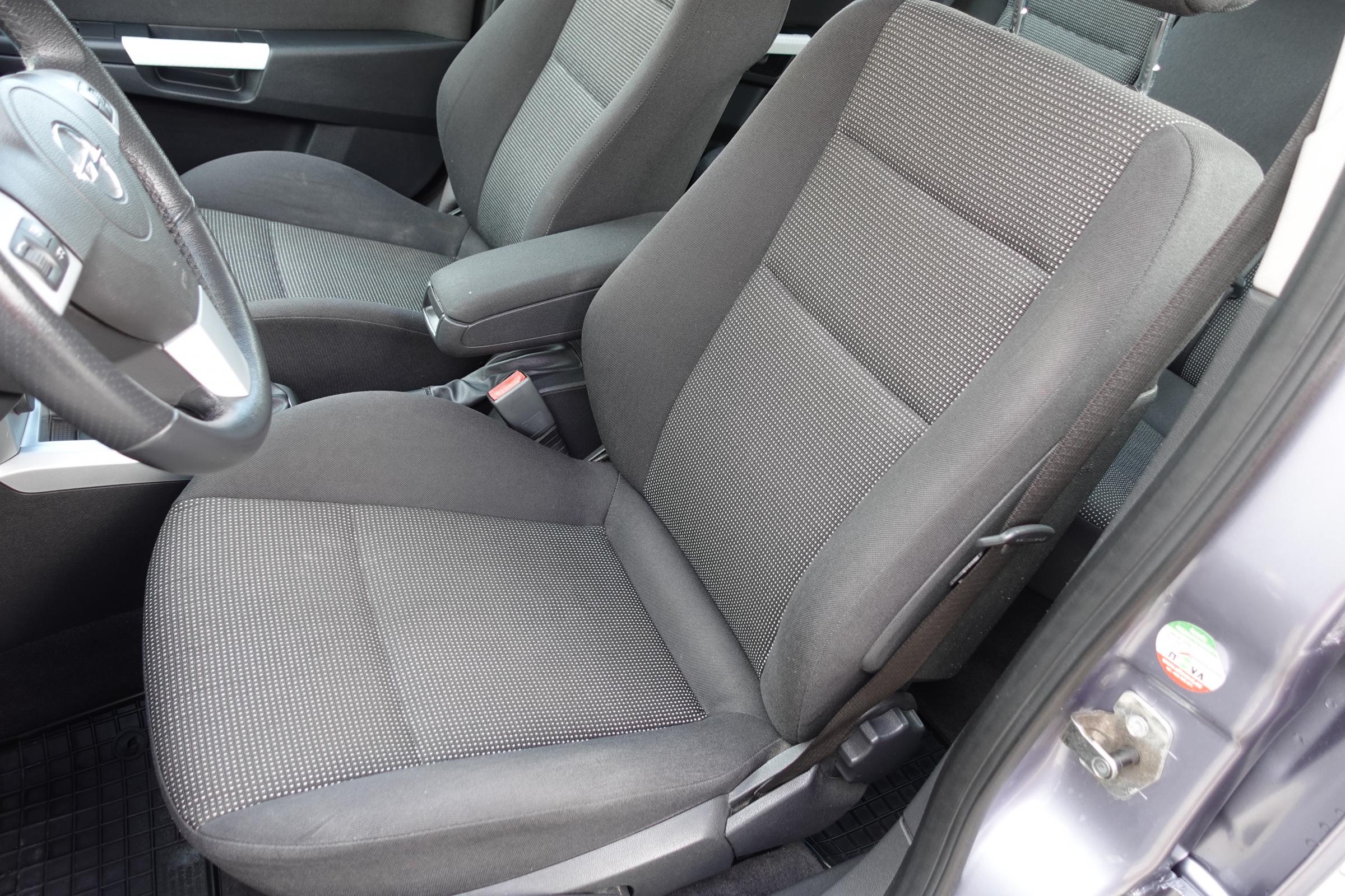 Opel Astra, 2009 - pohled č. 10