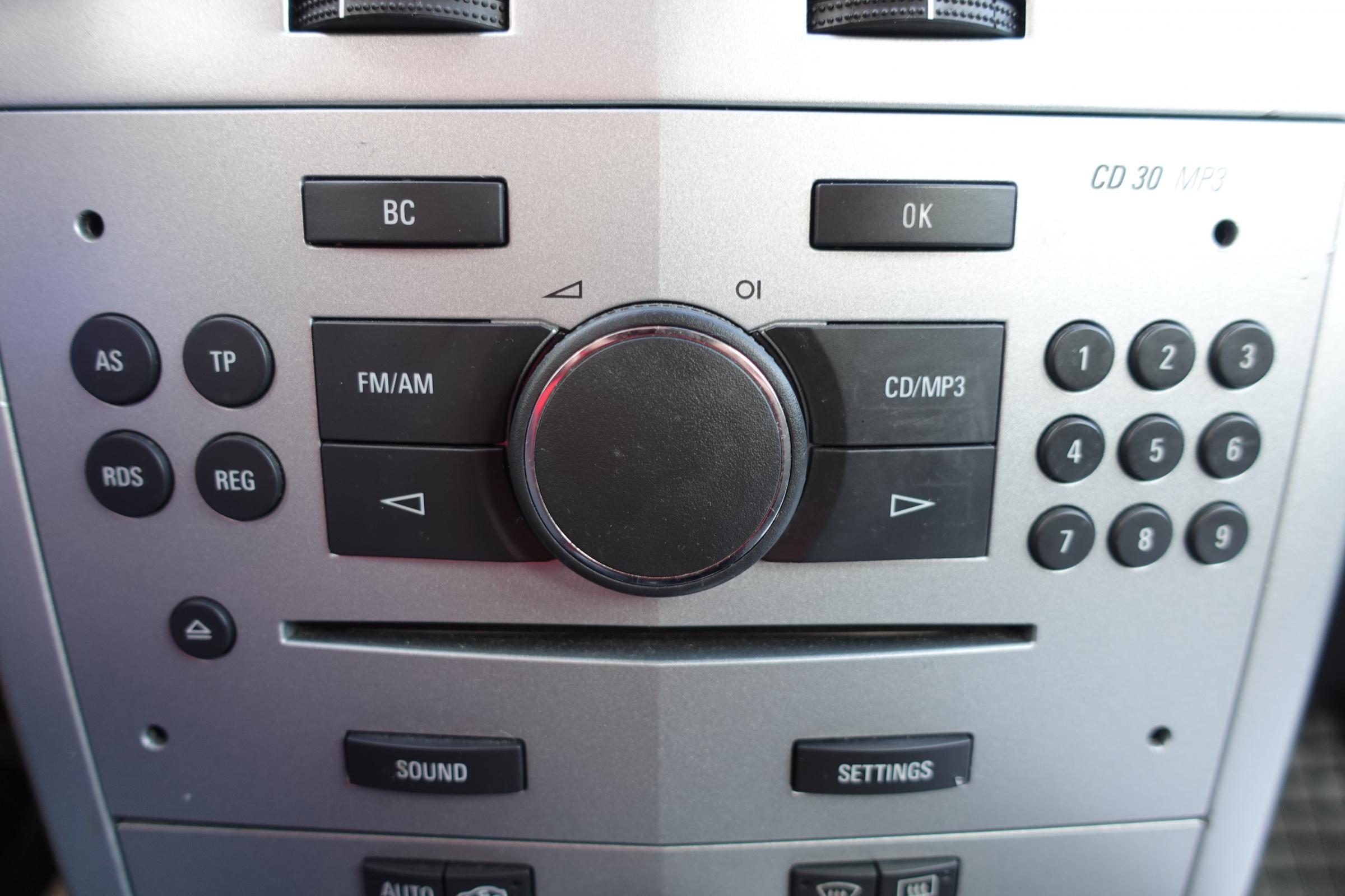 Opel Astra, 2009 - pohled č. 18