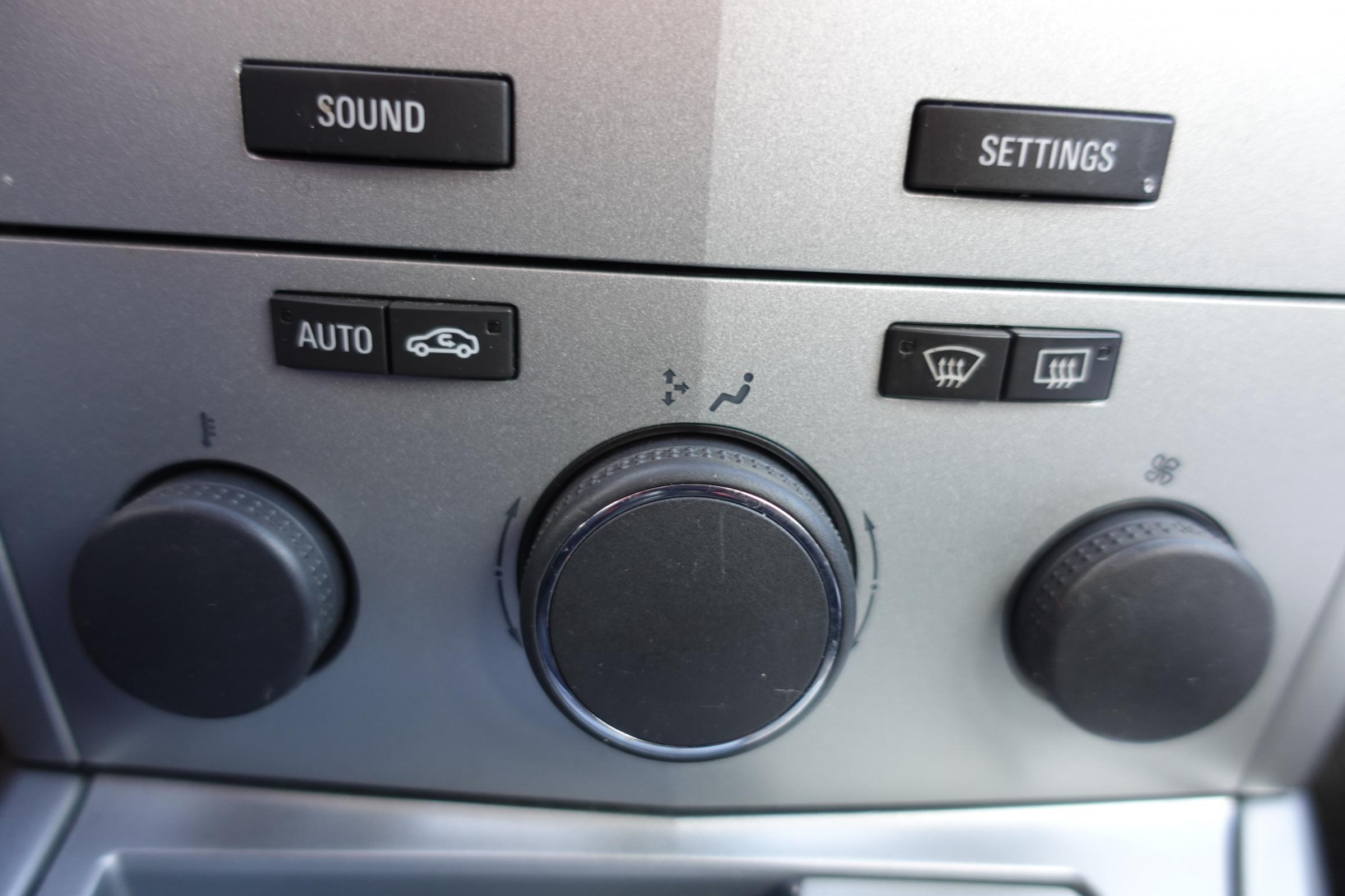 Opel Astra, 2009 - pohled č. 19