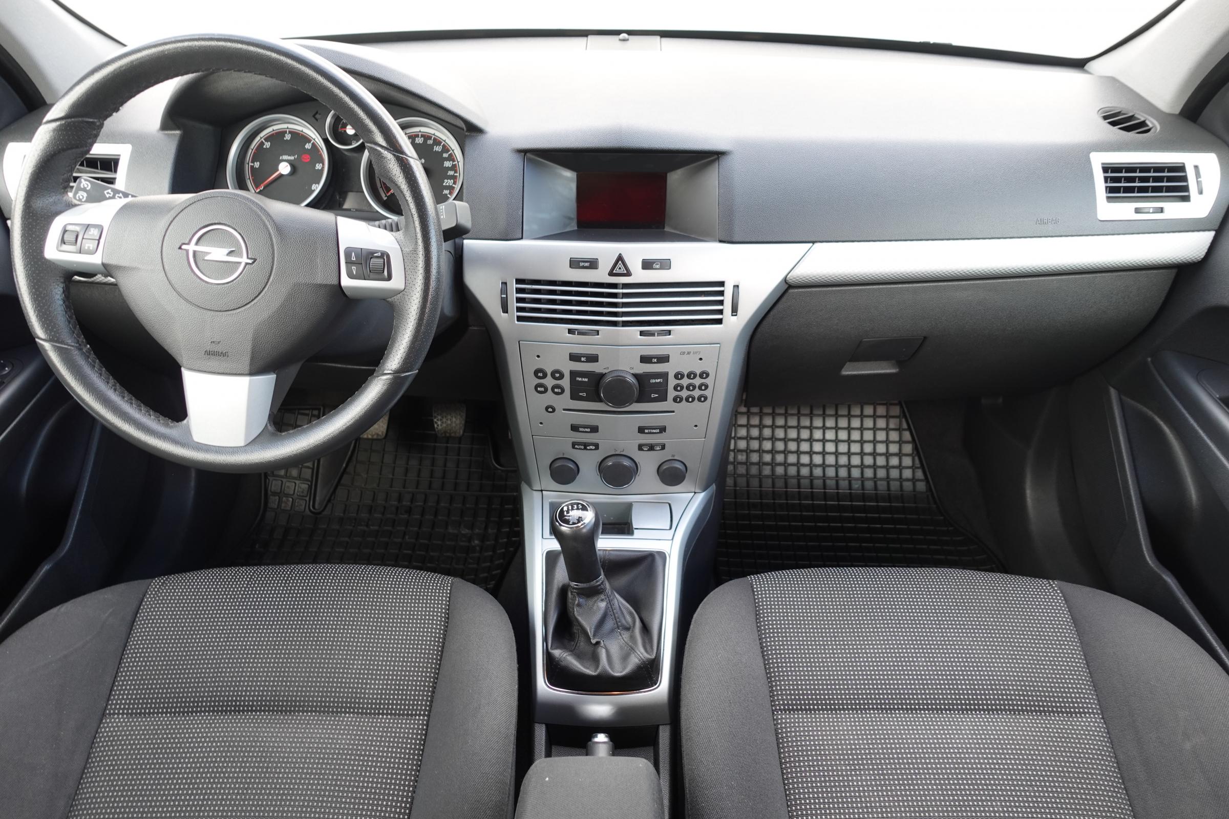 Opel Astra, 2009 - pohled č. 8