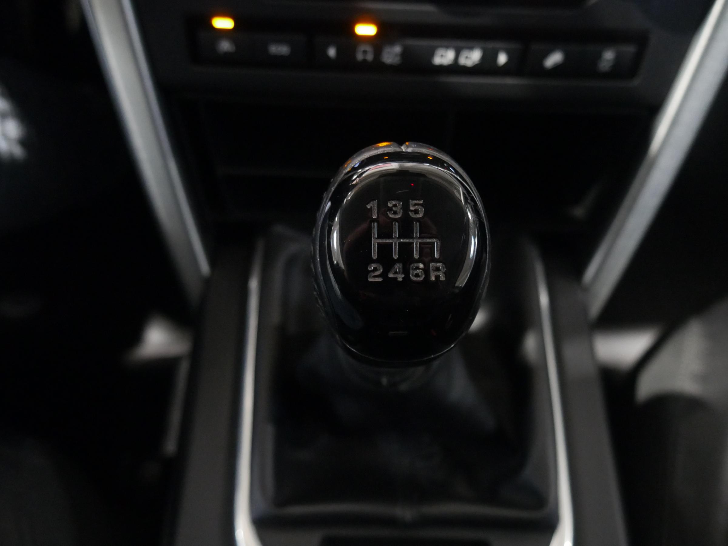 Land Rover Discovery Sport, 2017 - pohled č. 16