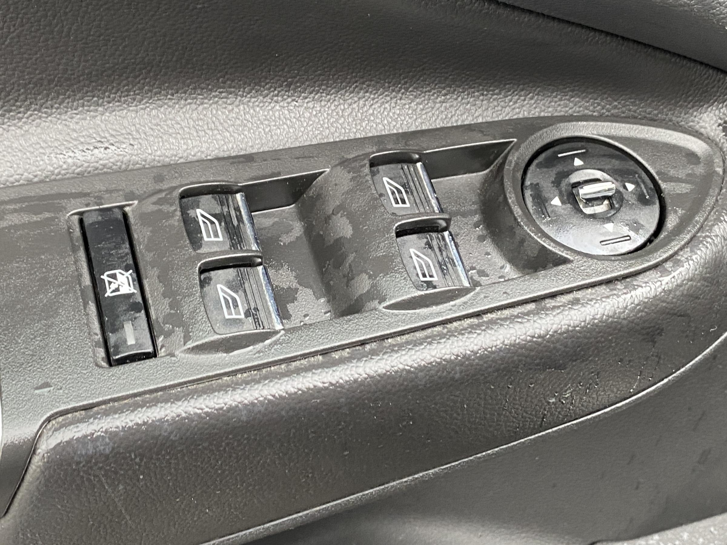 Ford Kuga, 2014 - pohled č. 13