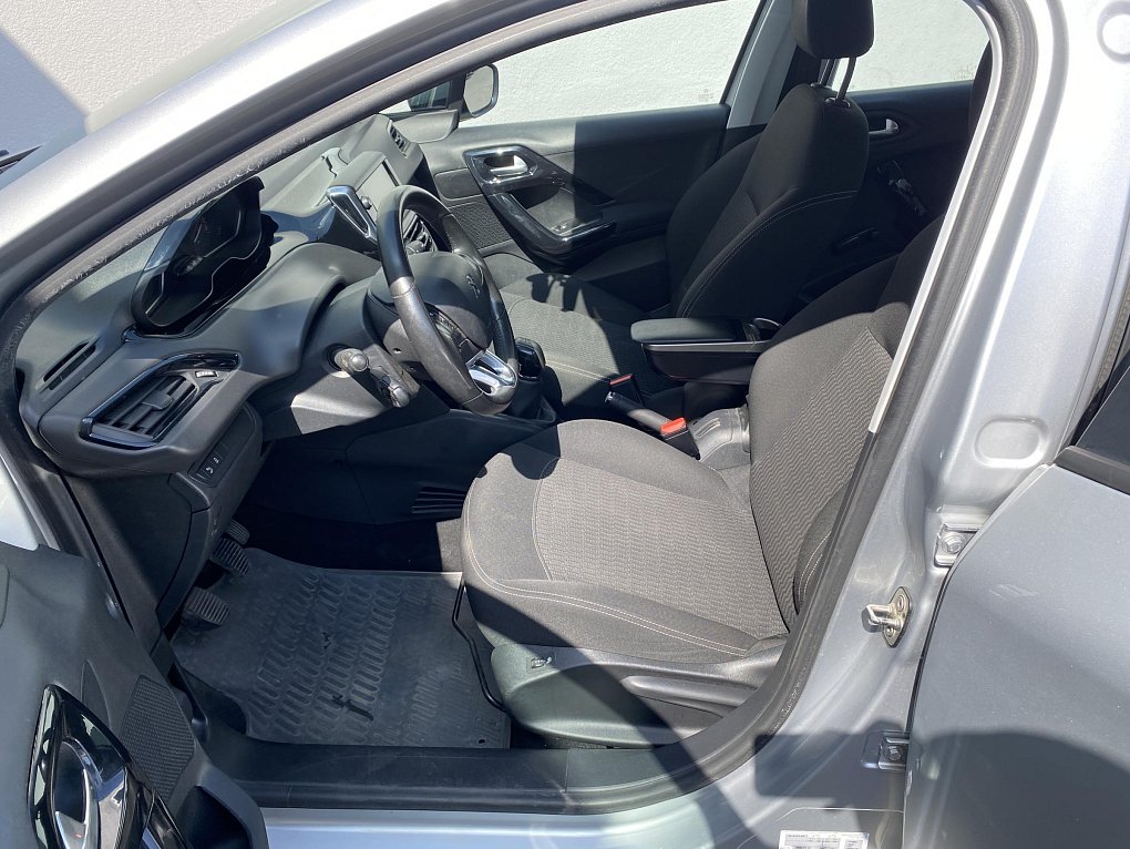 Peugeot 208 1.2PT 