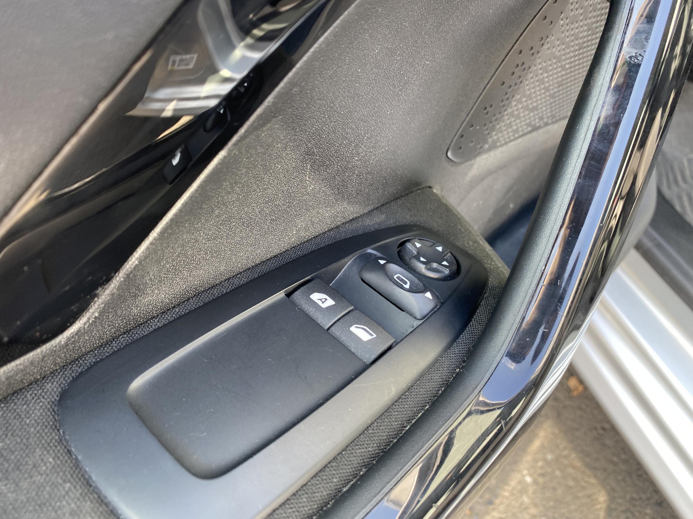 Peugeot 208, 2017 - pohled č. 14