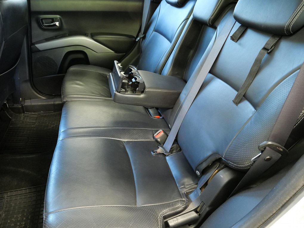 Peugeot 4007 2.2d  4x4, 7míst