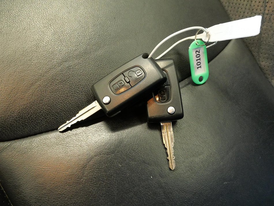 Peugeot 4007 2.2d  4x4, 7míst