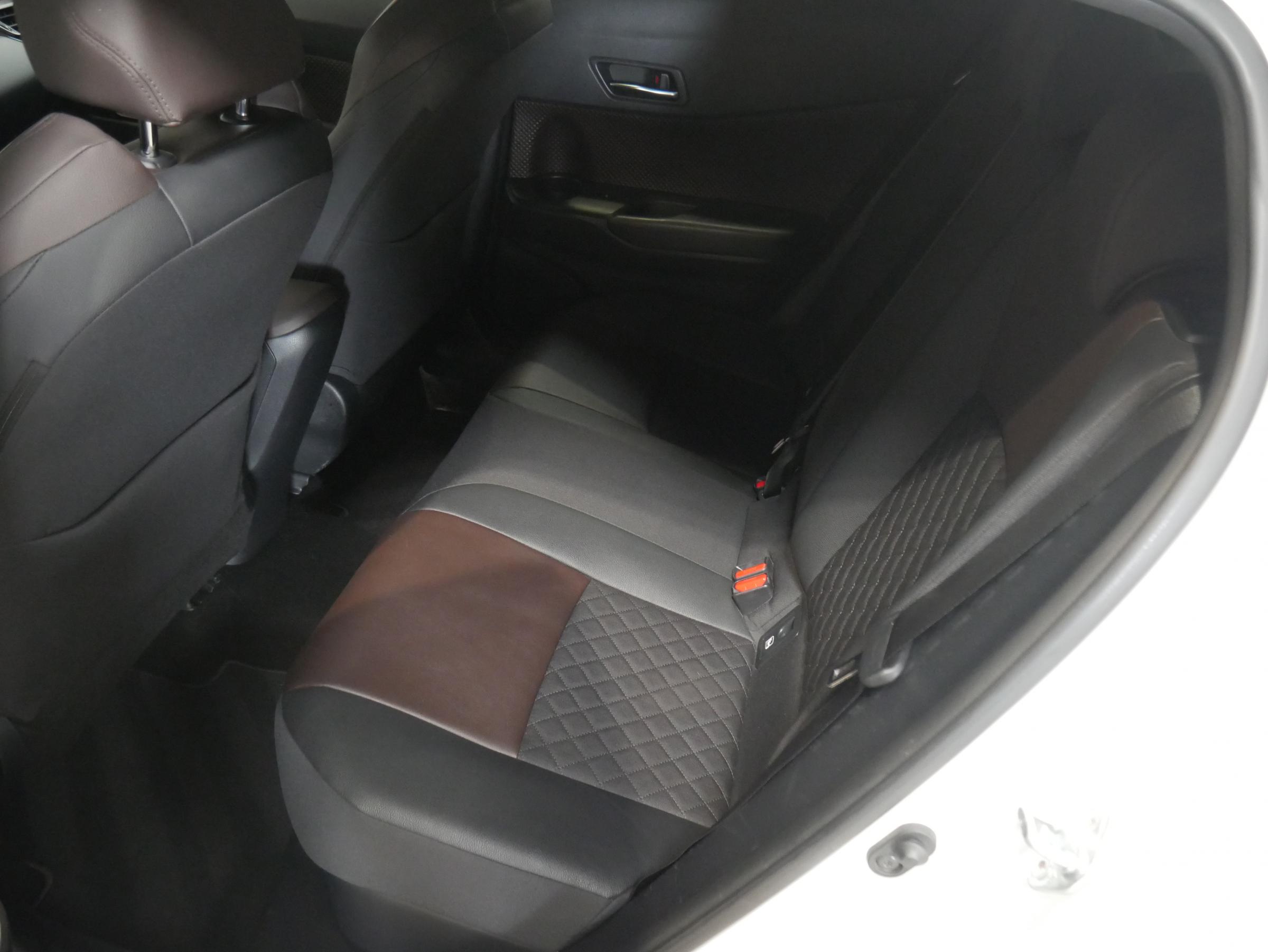 Toyota C-HR, 2018 - pohled č. 10