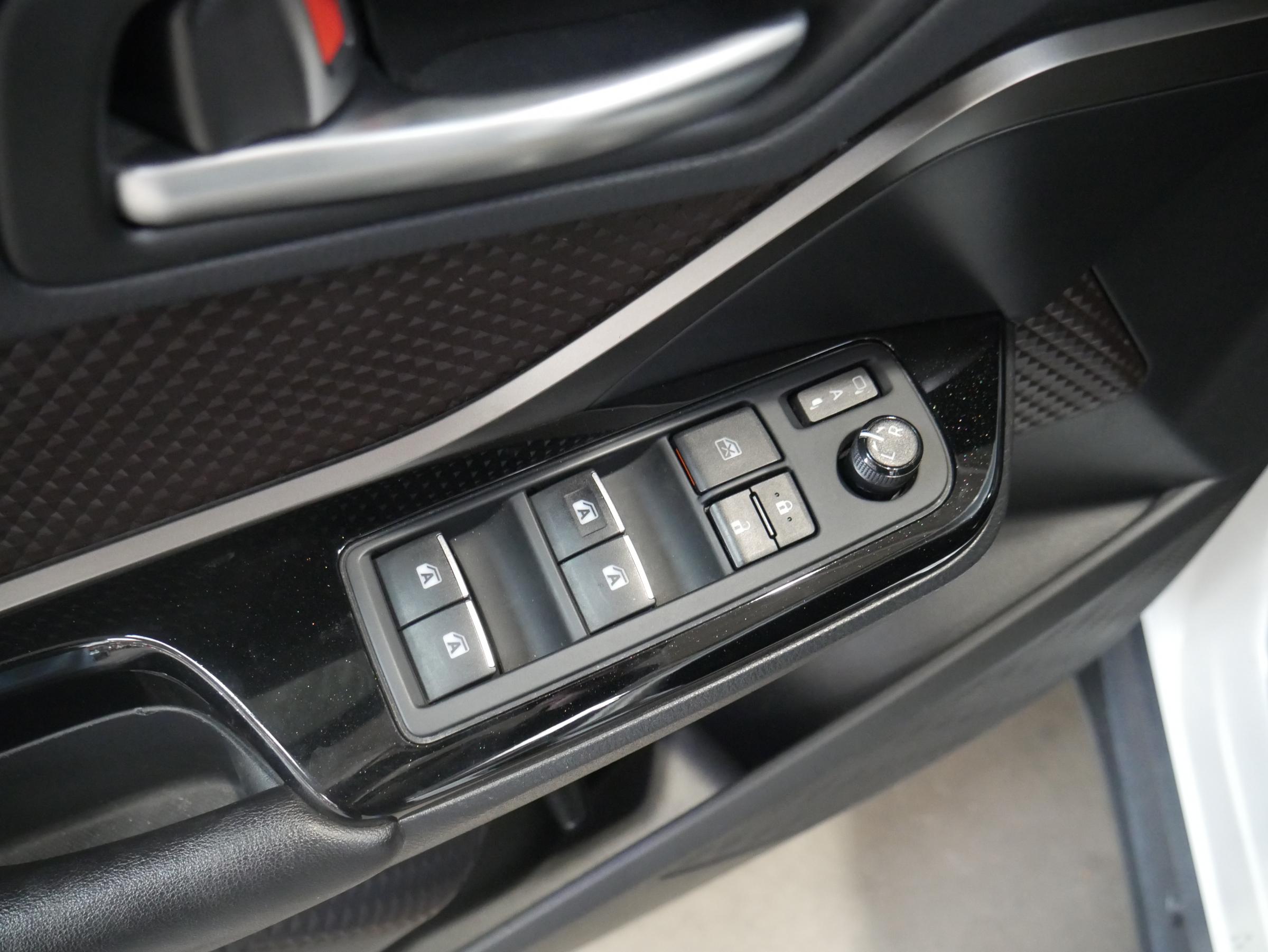 Toyota C-HR, 2018 - pohled č. 11