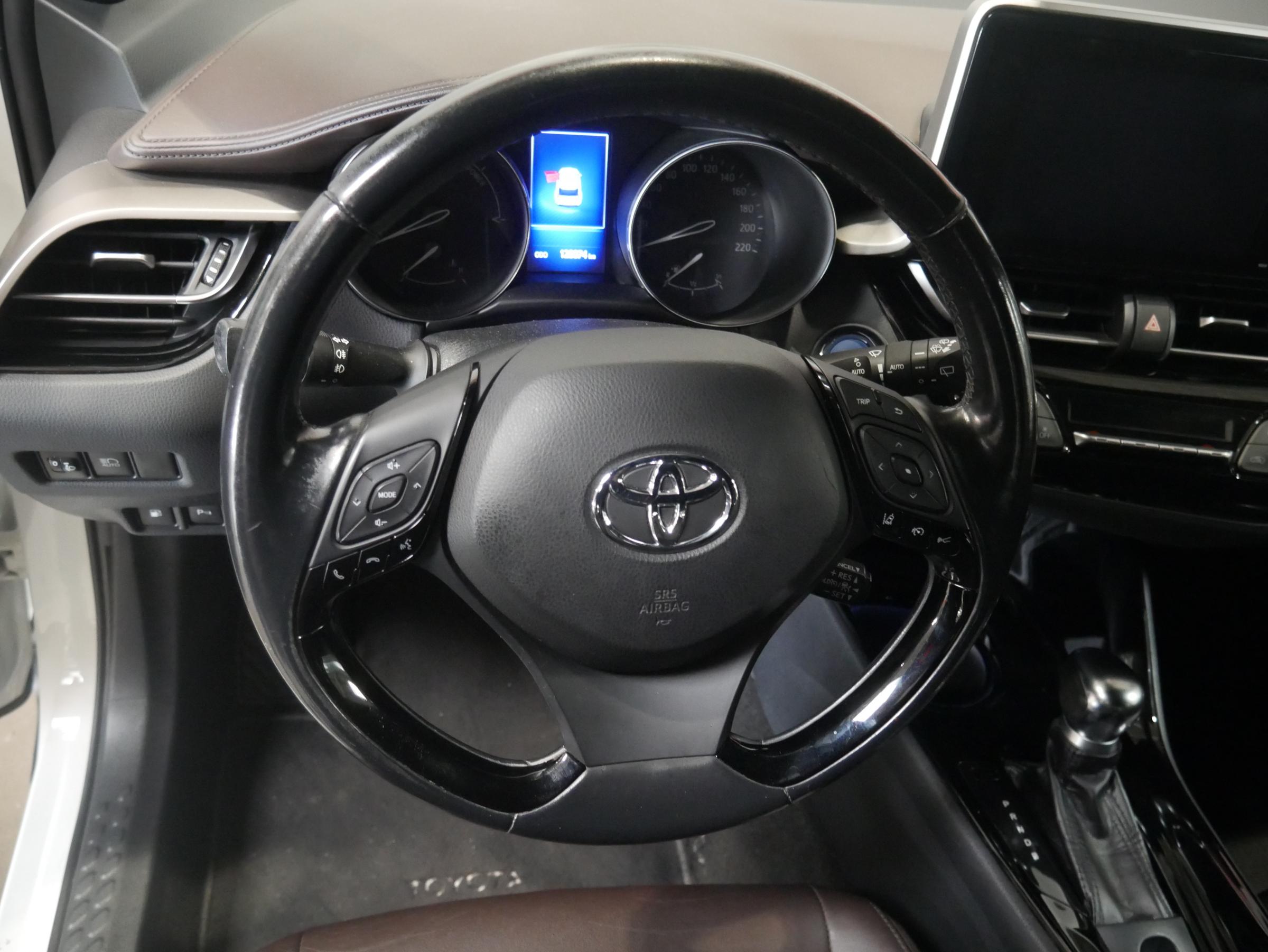 Toyota C-HR, 2018 - pohled č. 12