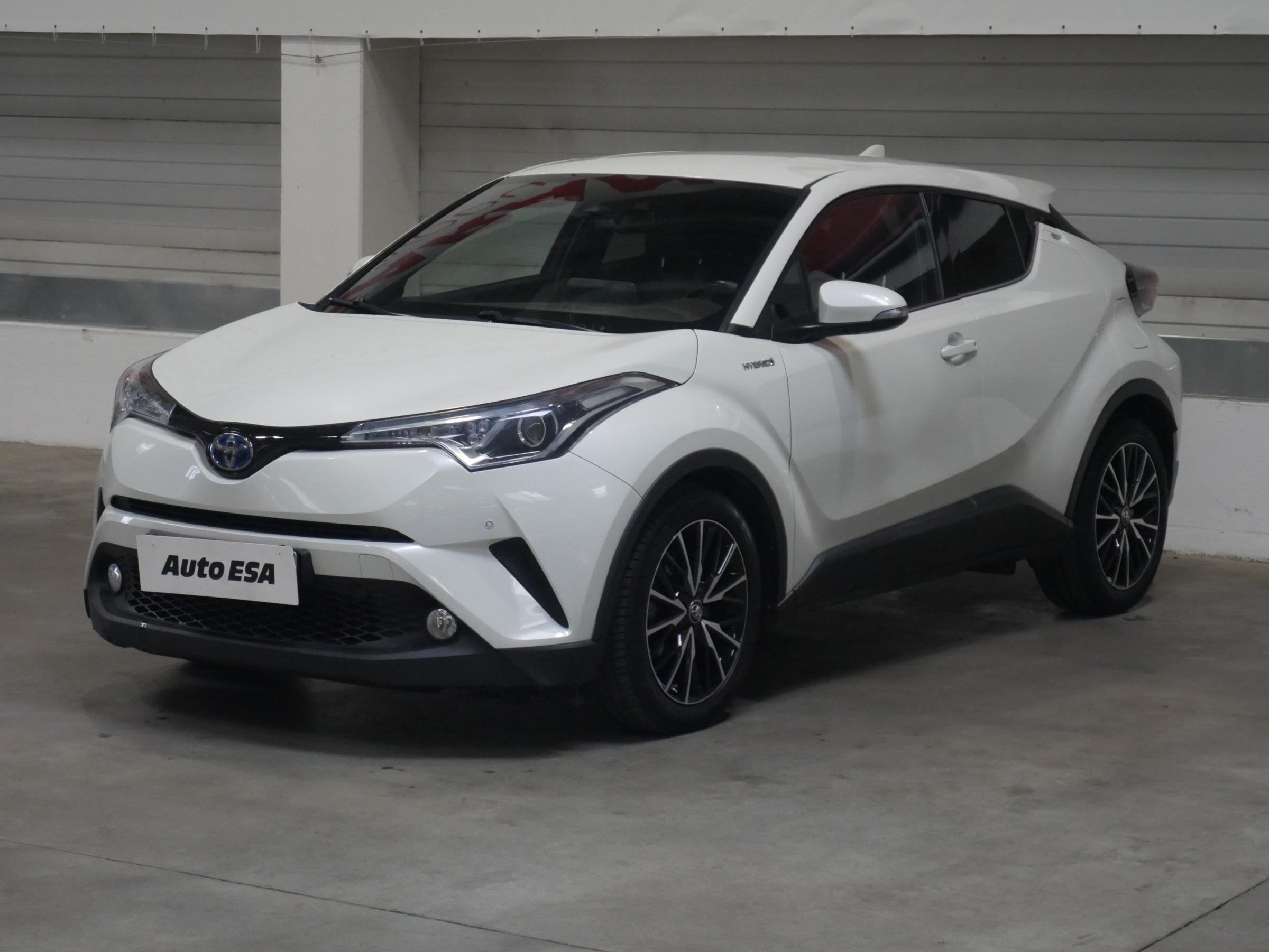 Toyota C-HR, 2018 - pohled č. 3