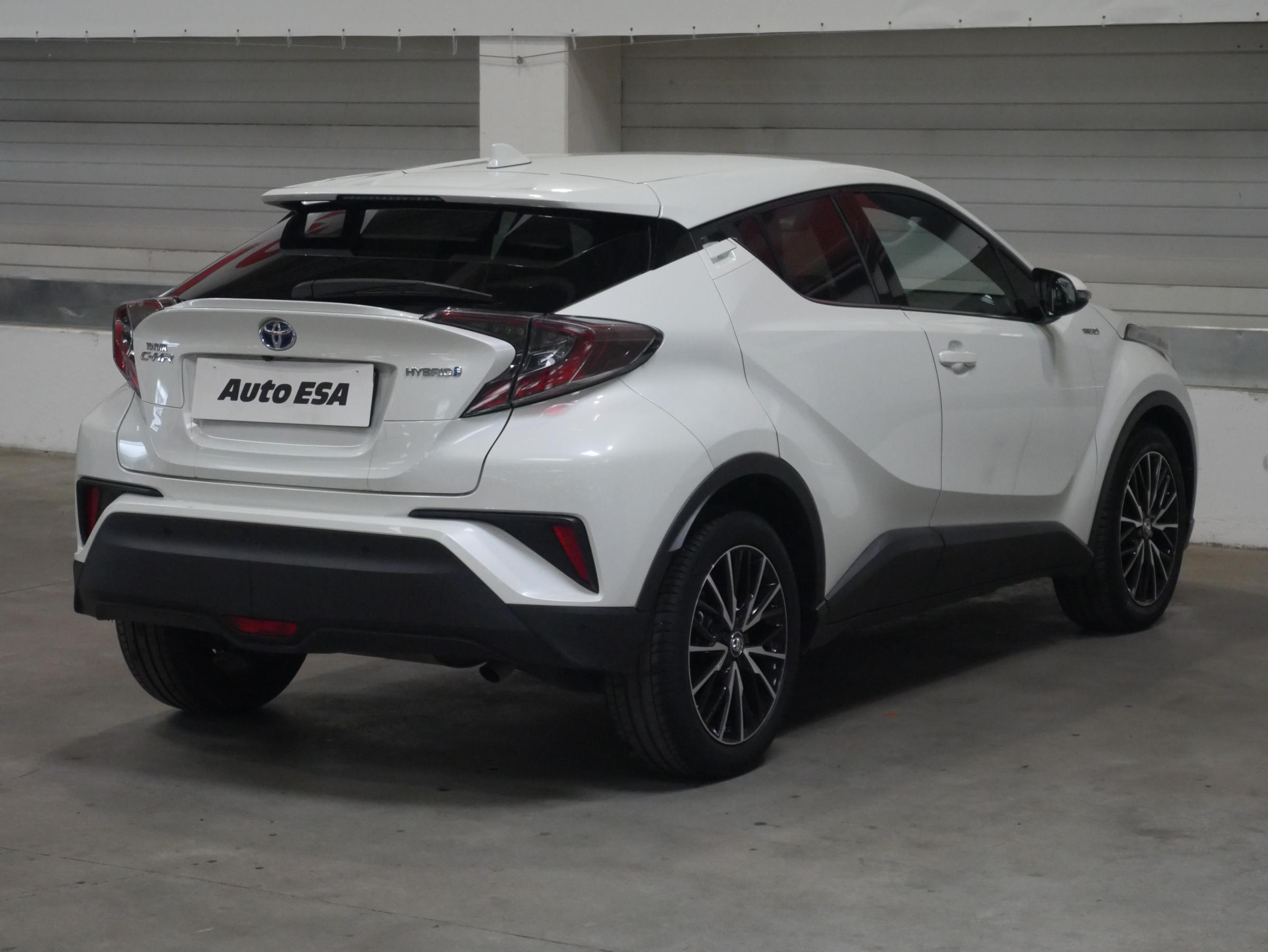 Toyota C-HR, 2018 - pohled č. 4