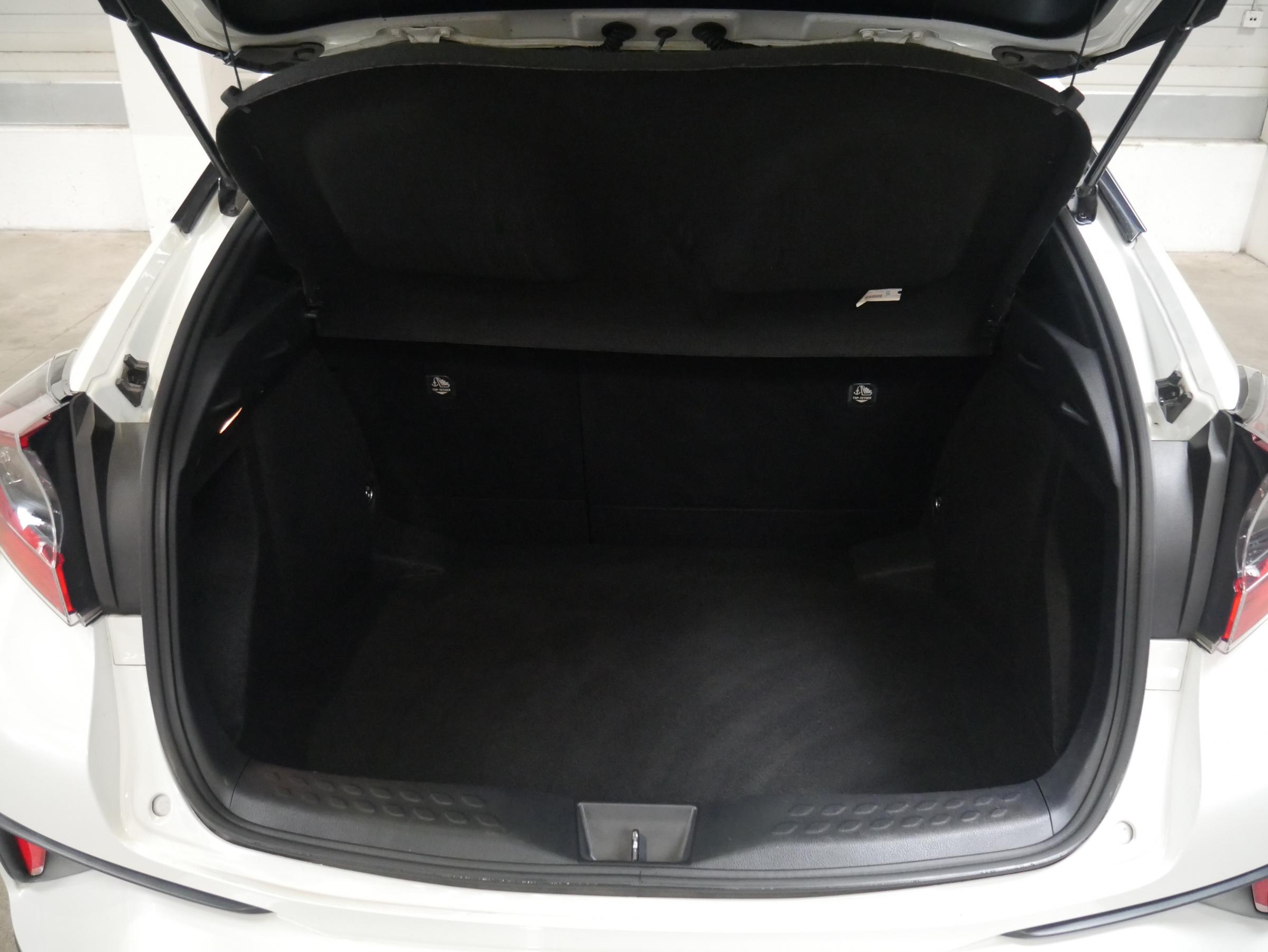 Toyota C-HR, 2018 - pohled č. 7