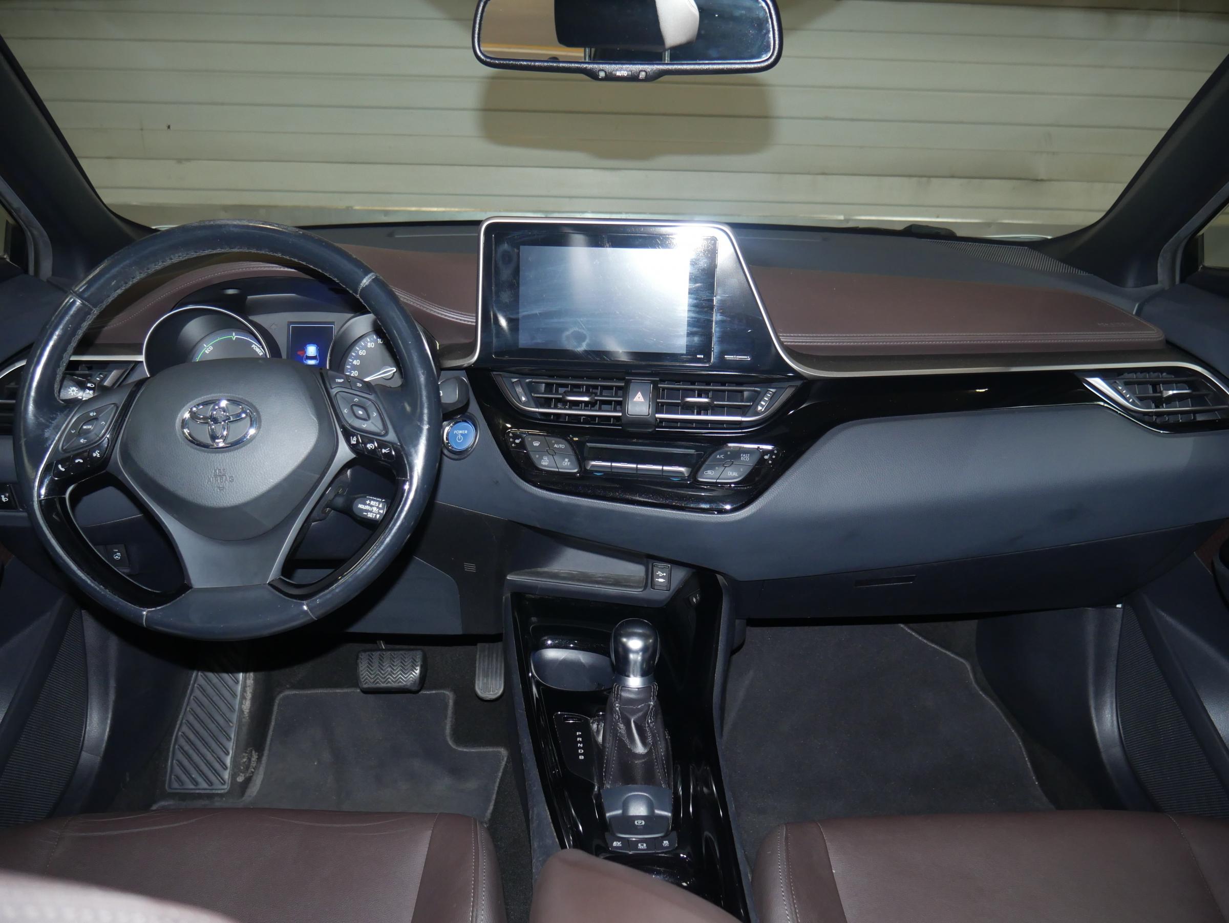 Toyota C-HR, 2018 - pohled č. 8