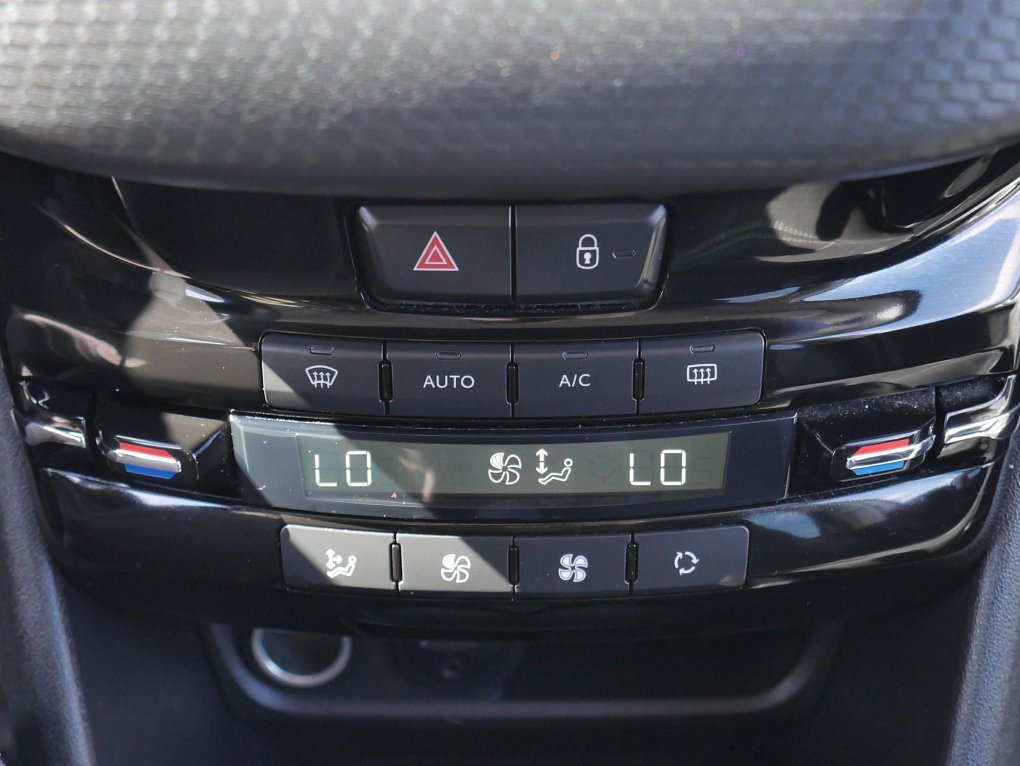 Peugeot 2008 1.2i 