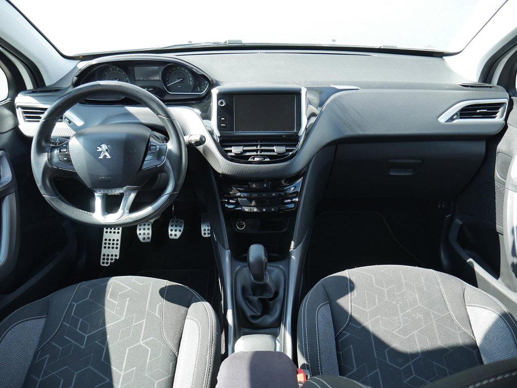 Peugeot 2008 1.2i 