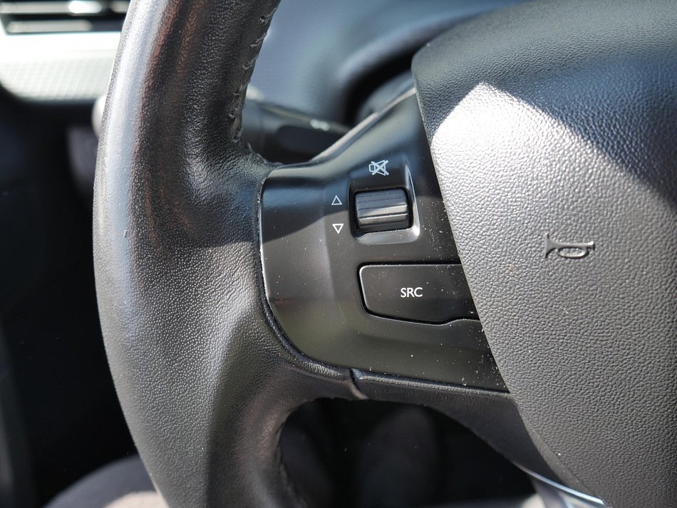 Peugeot 2008 1.2i 
